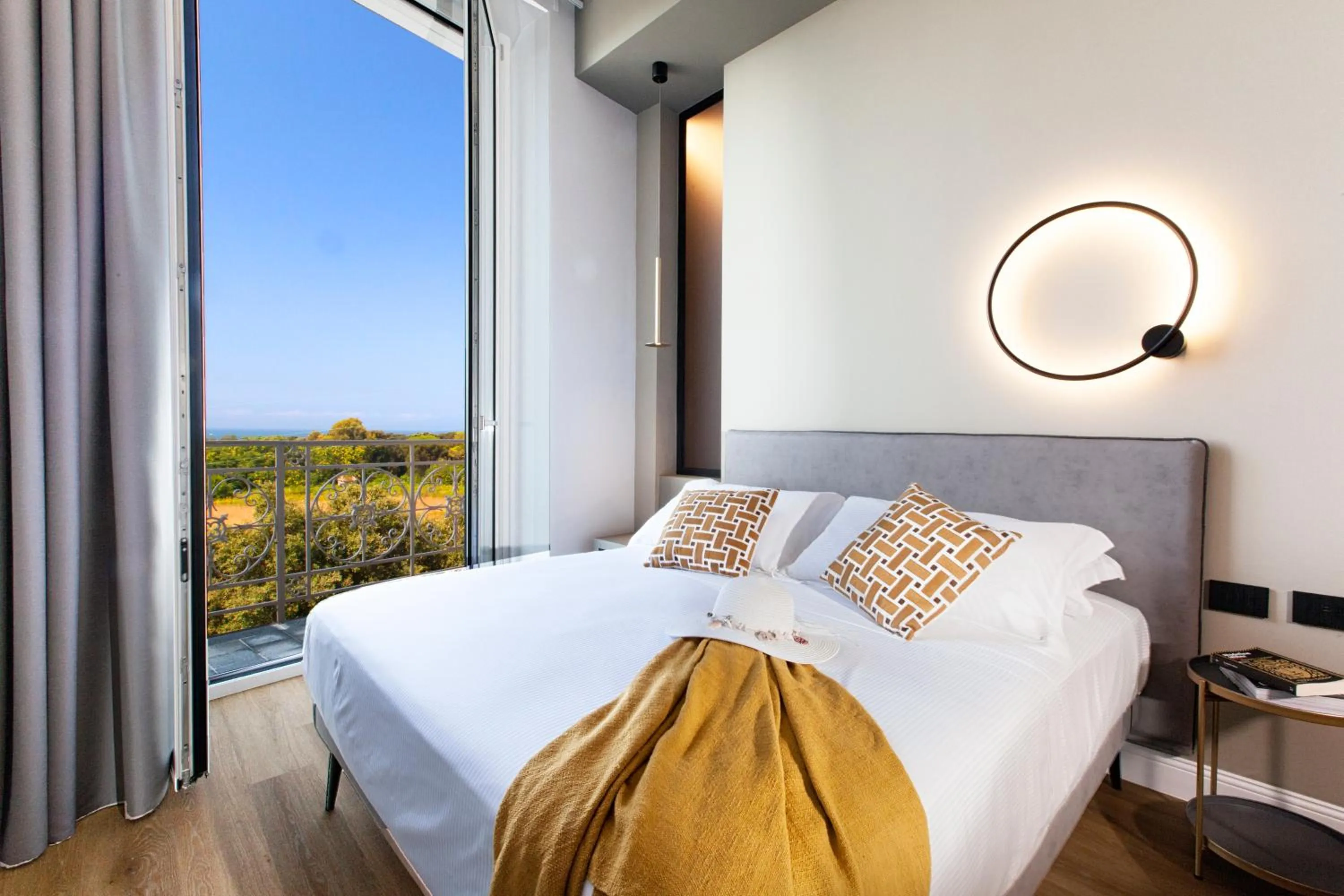 Bed in Vesuvius Palace Aparthotel