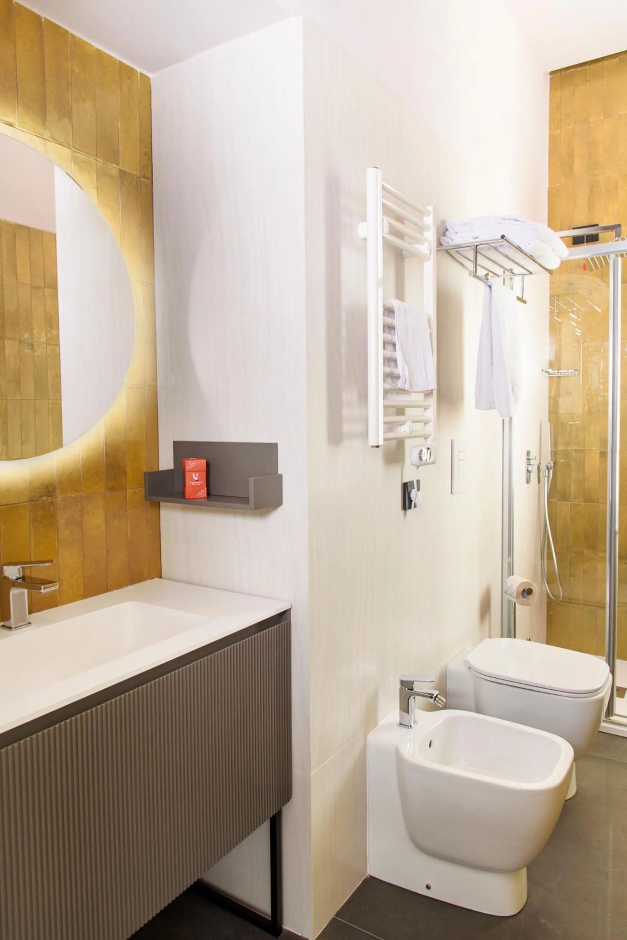 Shower in Vesuvius Palace Aparthotel