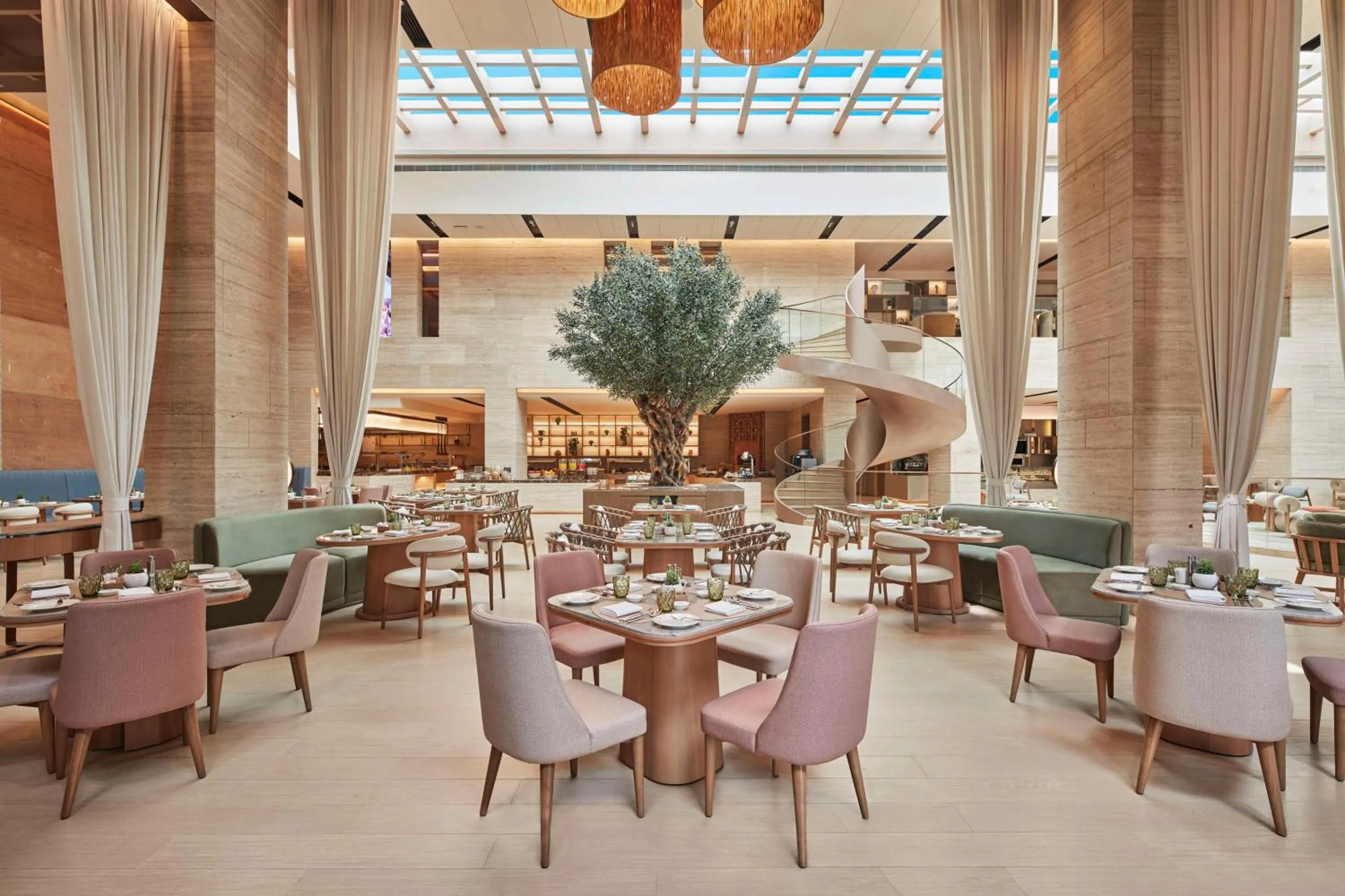 Restaurant/places to eat in Hilton Gurugram Baani City Centre