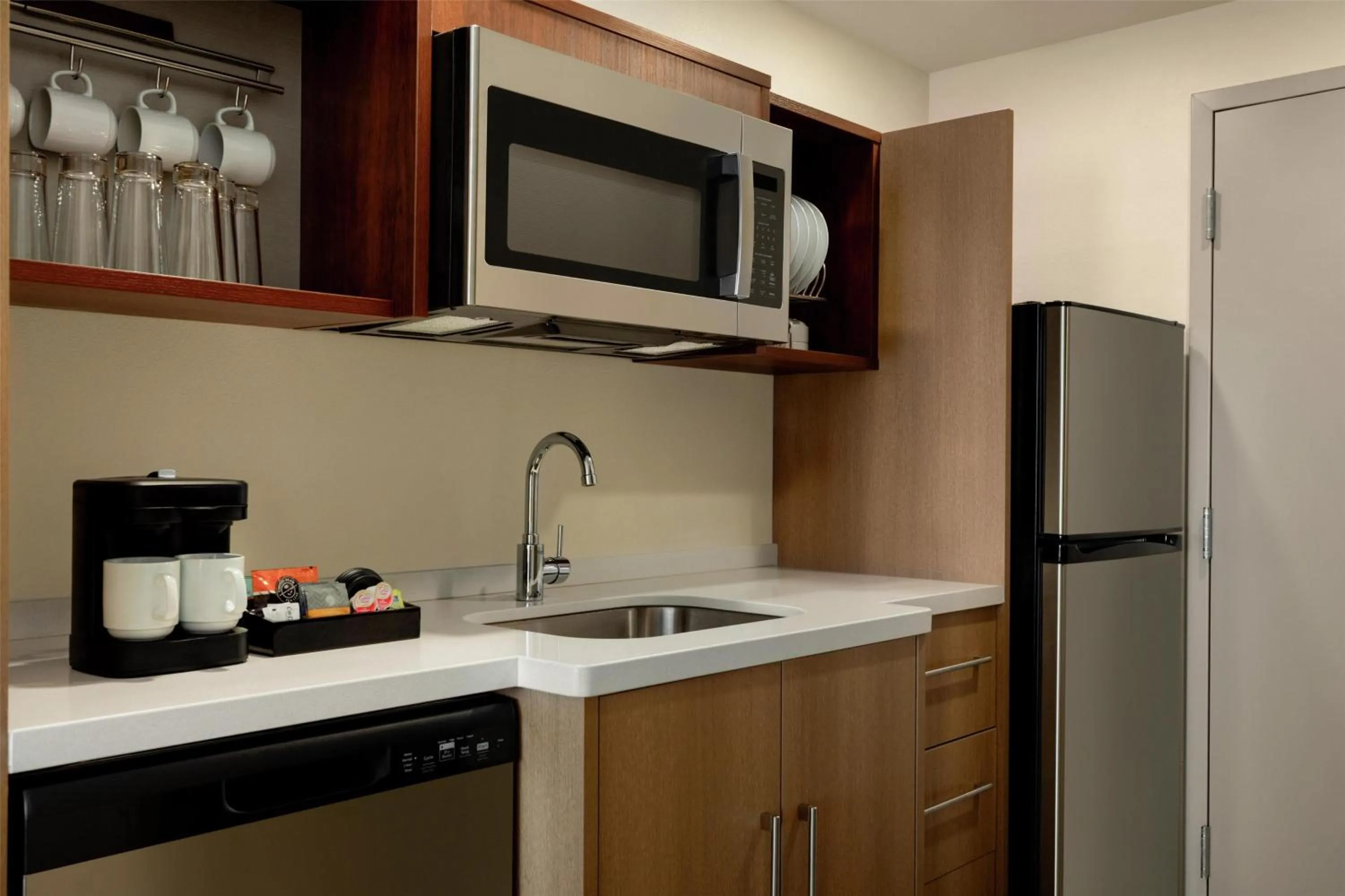 Kitchen or kitchenette in Home2 Suites By Hilton Dublin