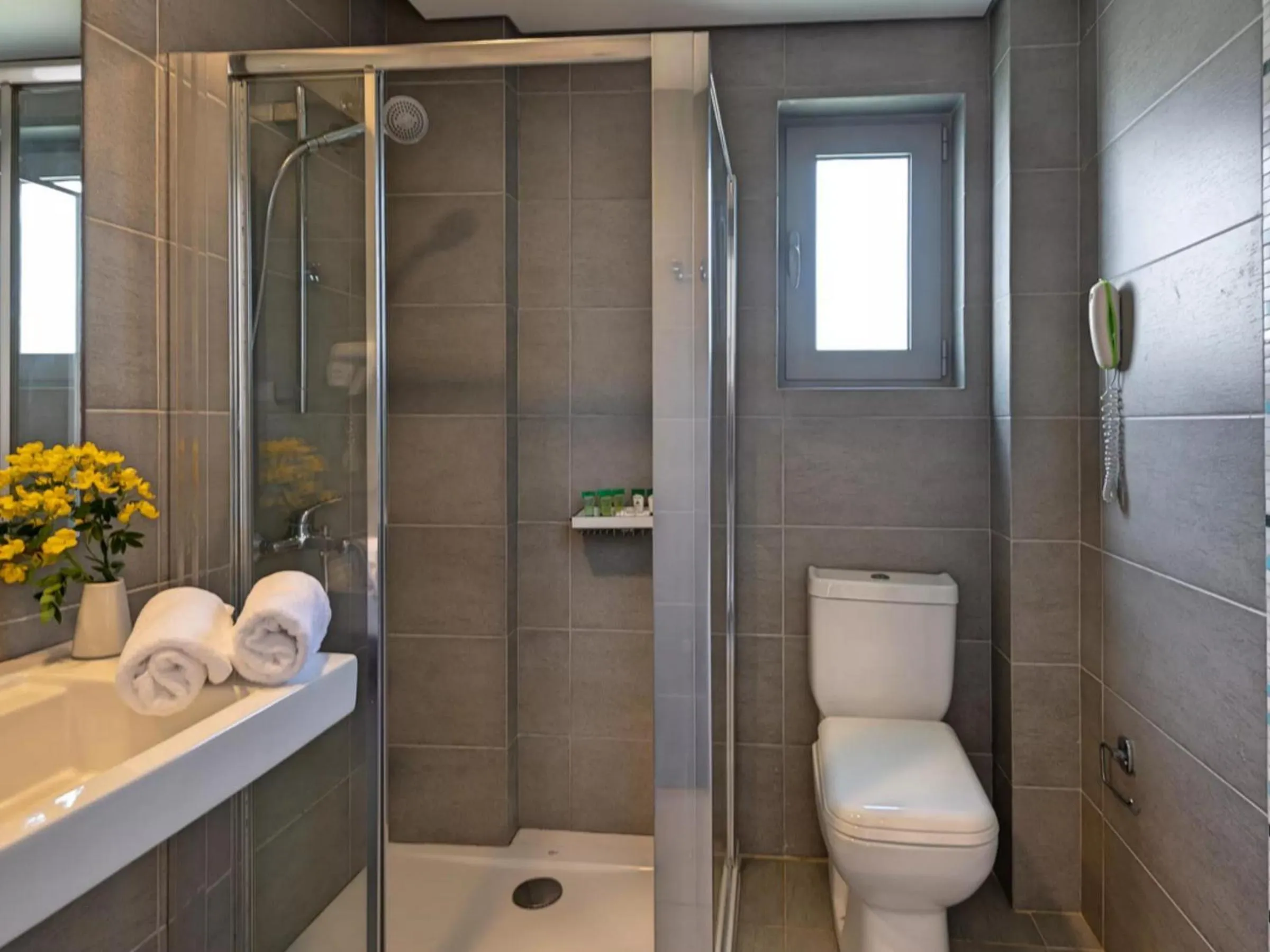 Bathroom in Maritimo Beach Hotel