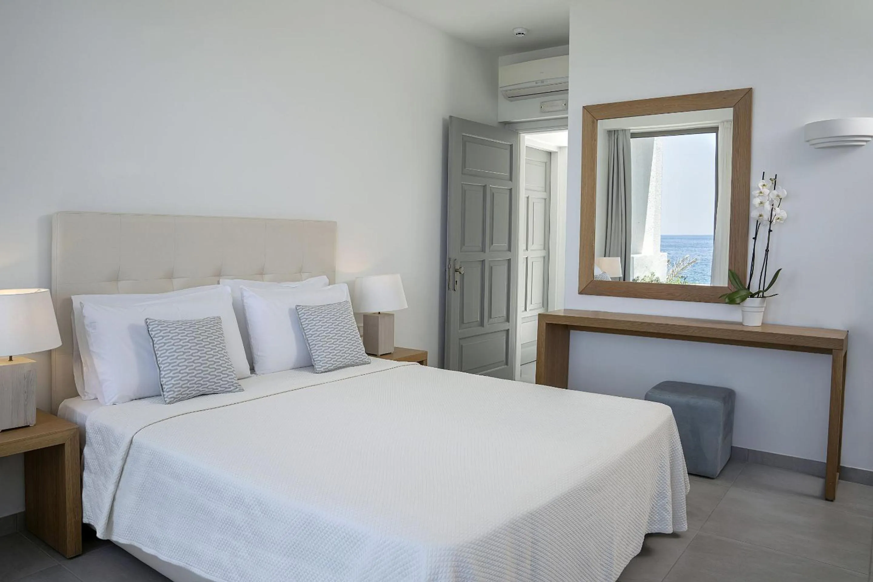 Bedroom, Bed in Maritimo Beach Hotel