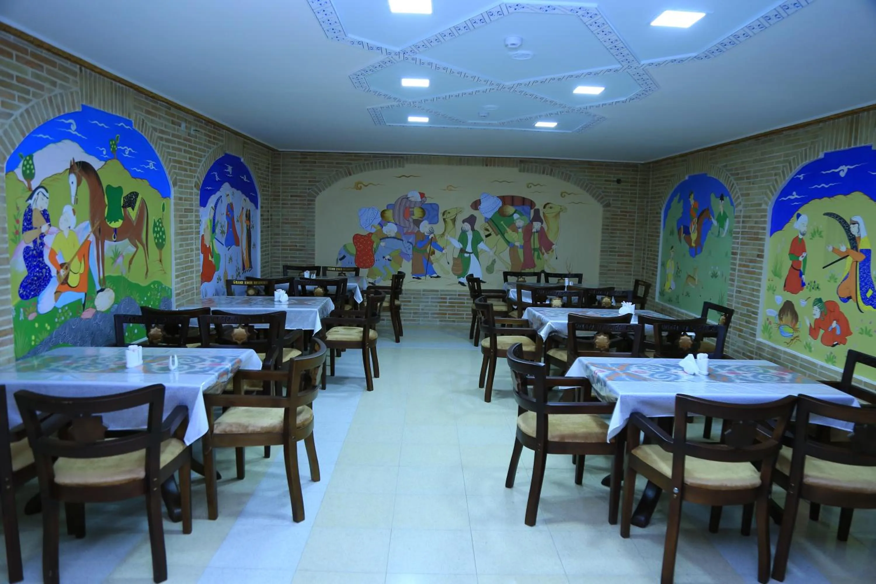 Restaurant/places to eat in Grand Emir Residence