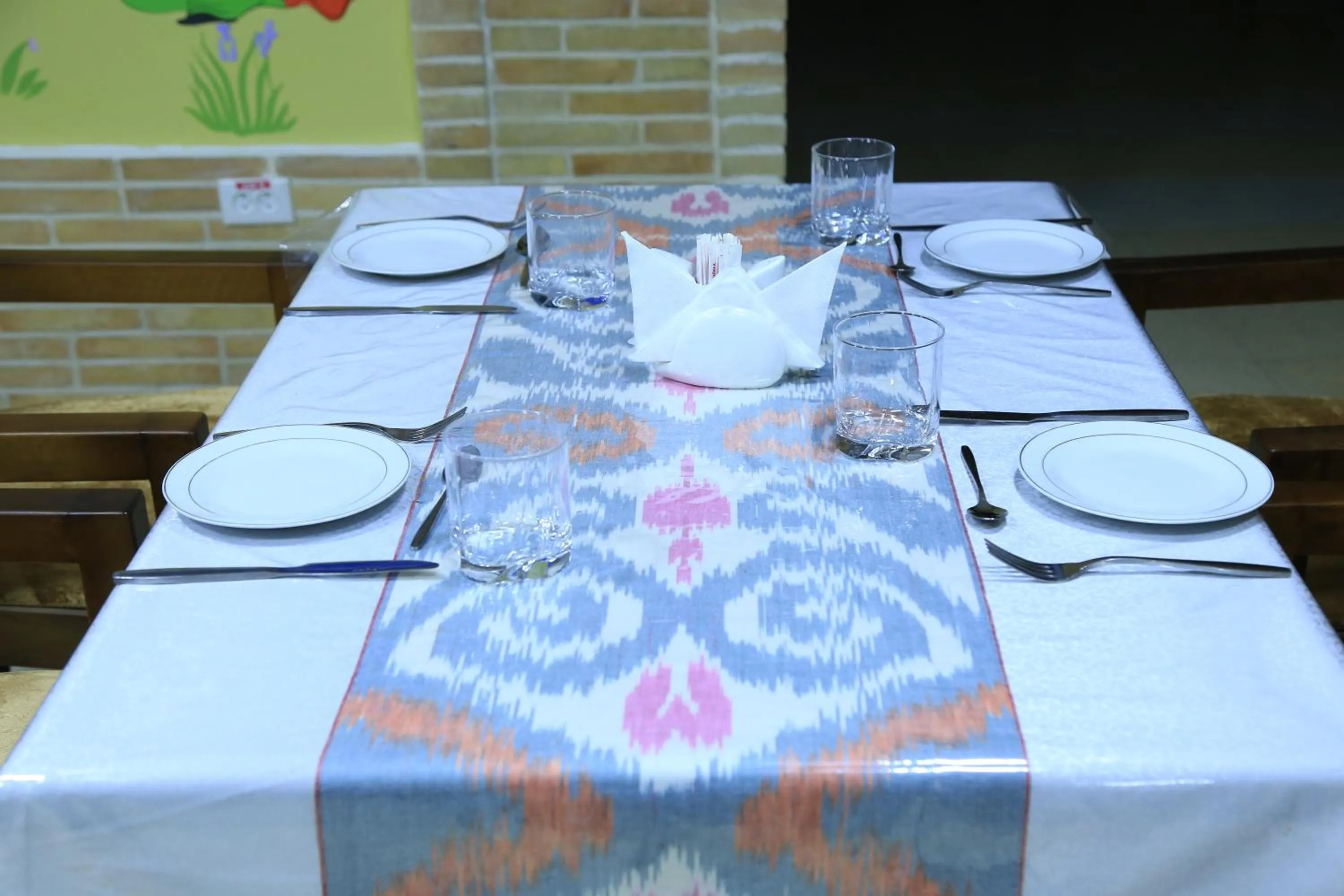 Restaurant/places to eat in Grand Emir Residence