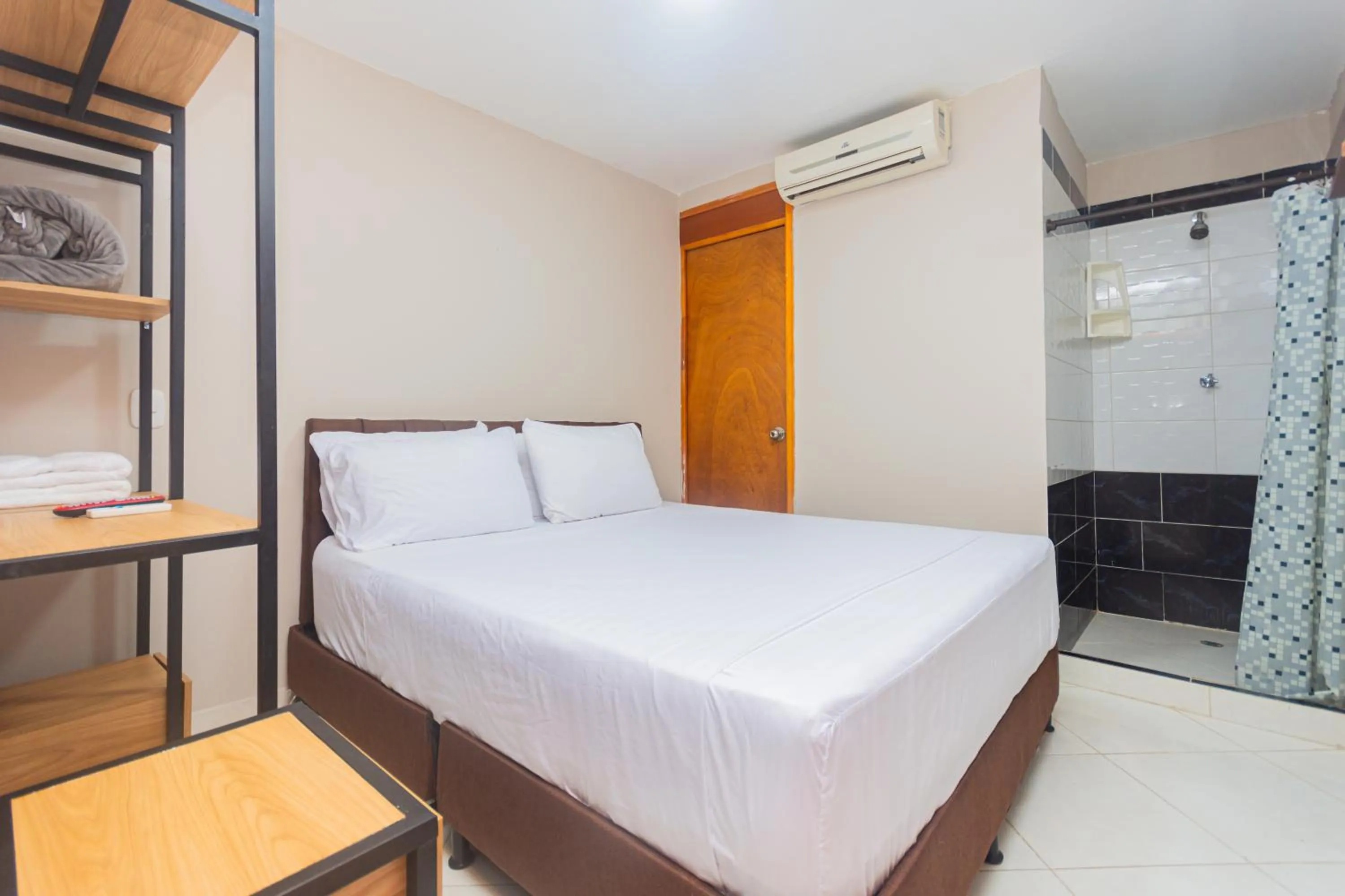 Photo of the whole room, Bed in Hotel Tropical San Jeronimo