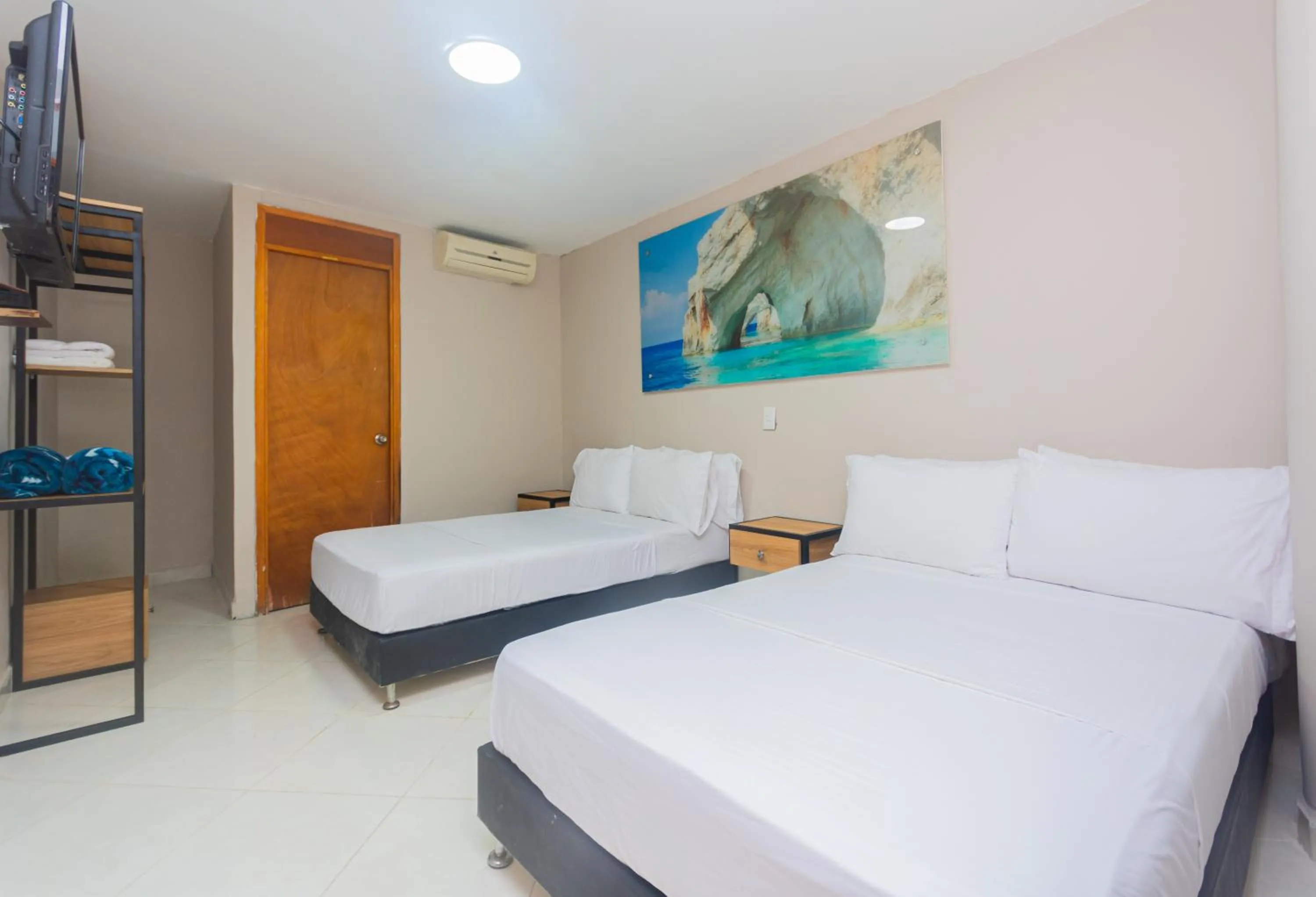 Photo of the whole room, Bed in Hotel Tropical San Jeronimo