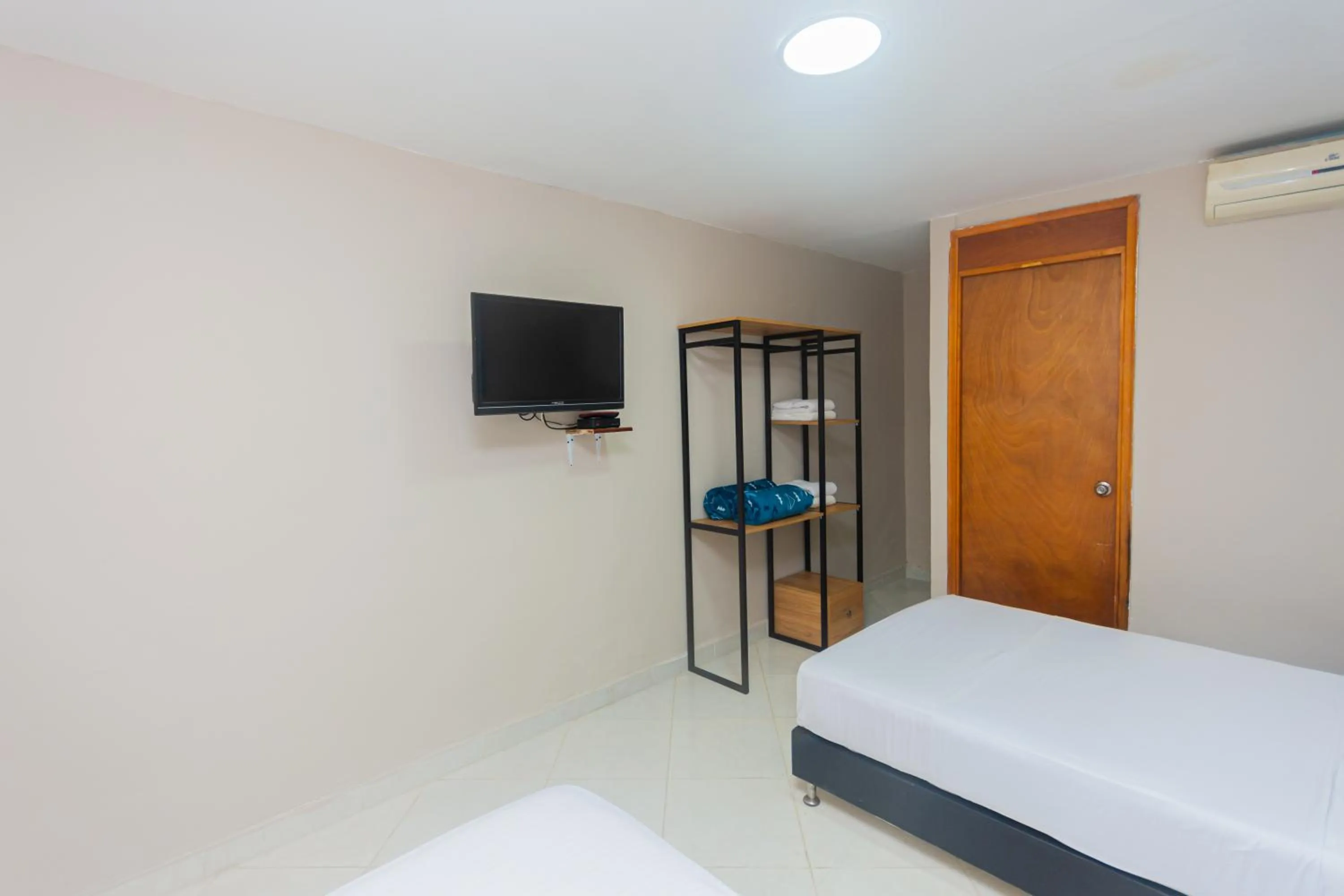 Photo of the whole room, Bed in Hotel Tropical San Jeronimo