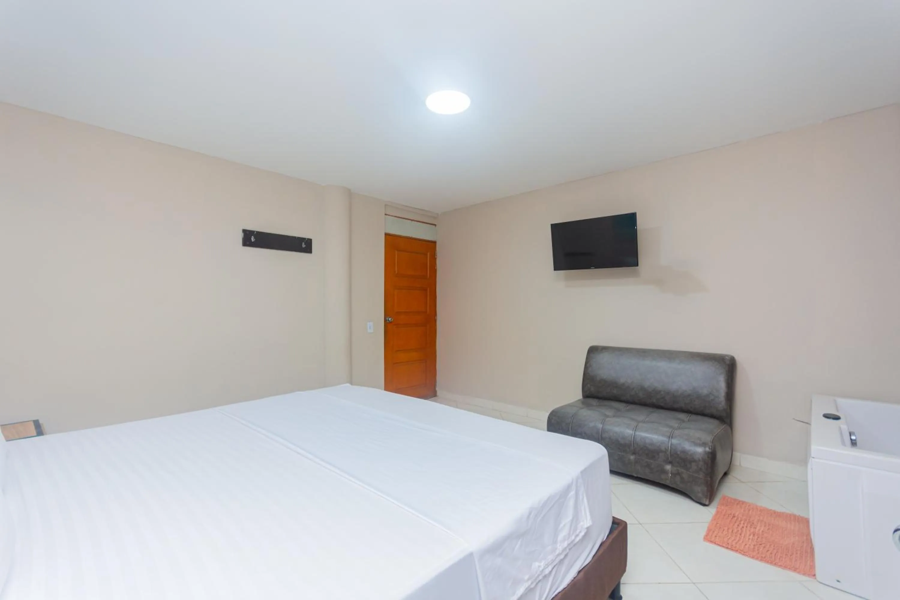 Photo of the whole room, Bed in Hotel Tropical San Jeronimo