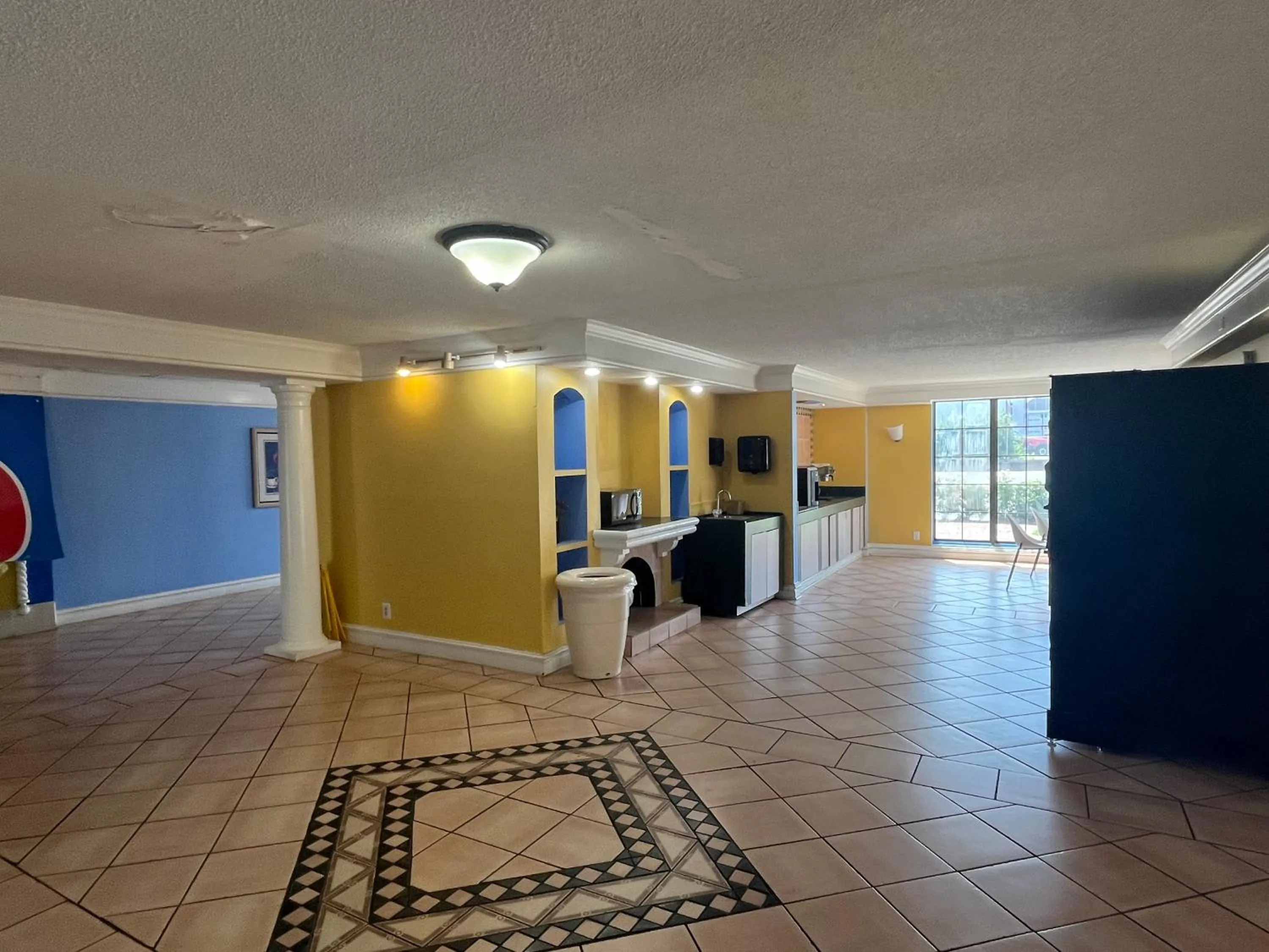 Lobby or reception in Studio 6 Huntsville, AL University Drive