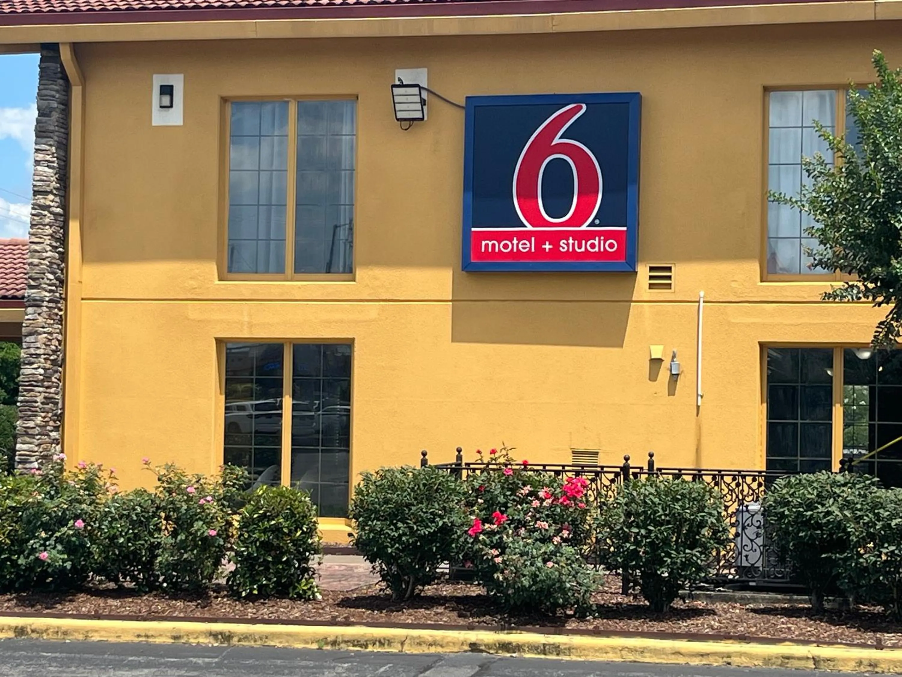 Studio 6 Huntsville, AL University Drive