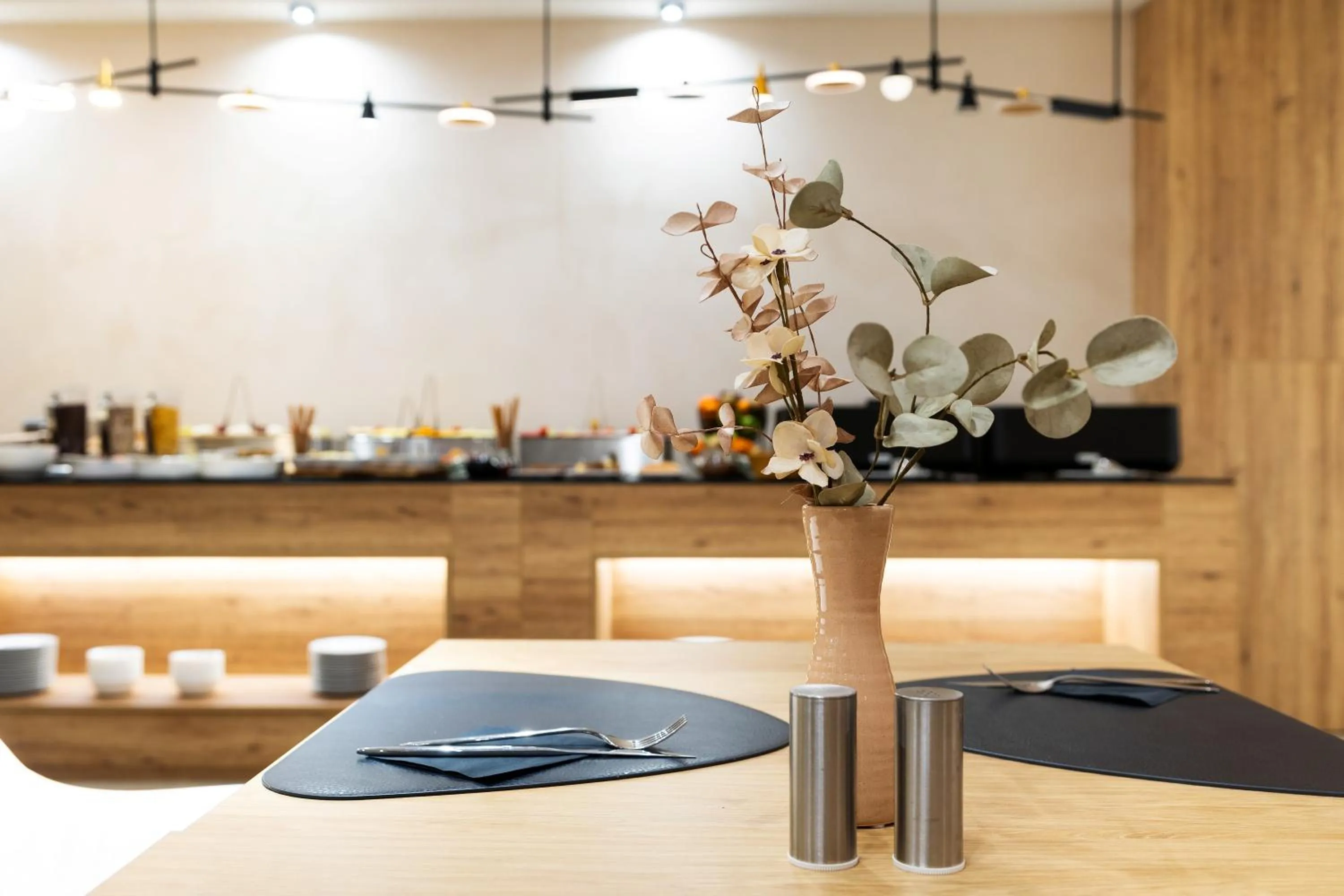 Restaurant/places to eat in AMAR Design Hotel by HMG