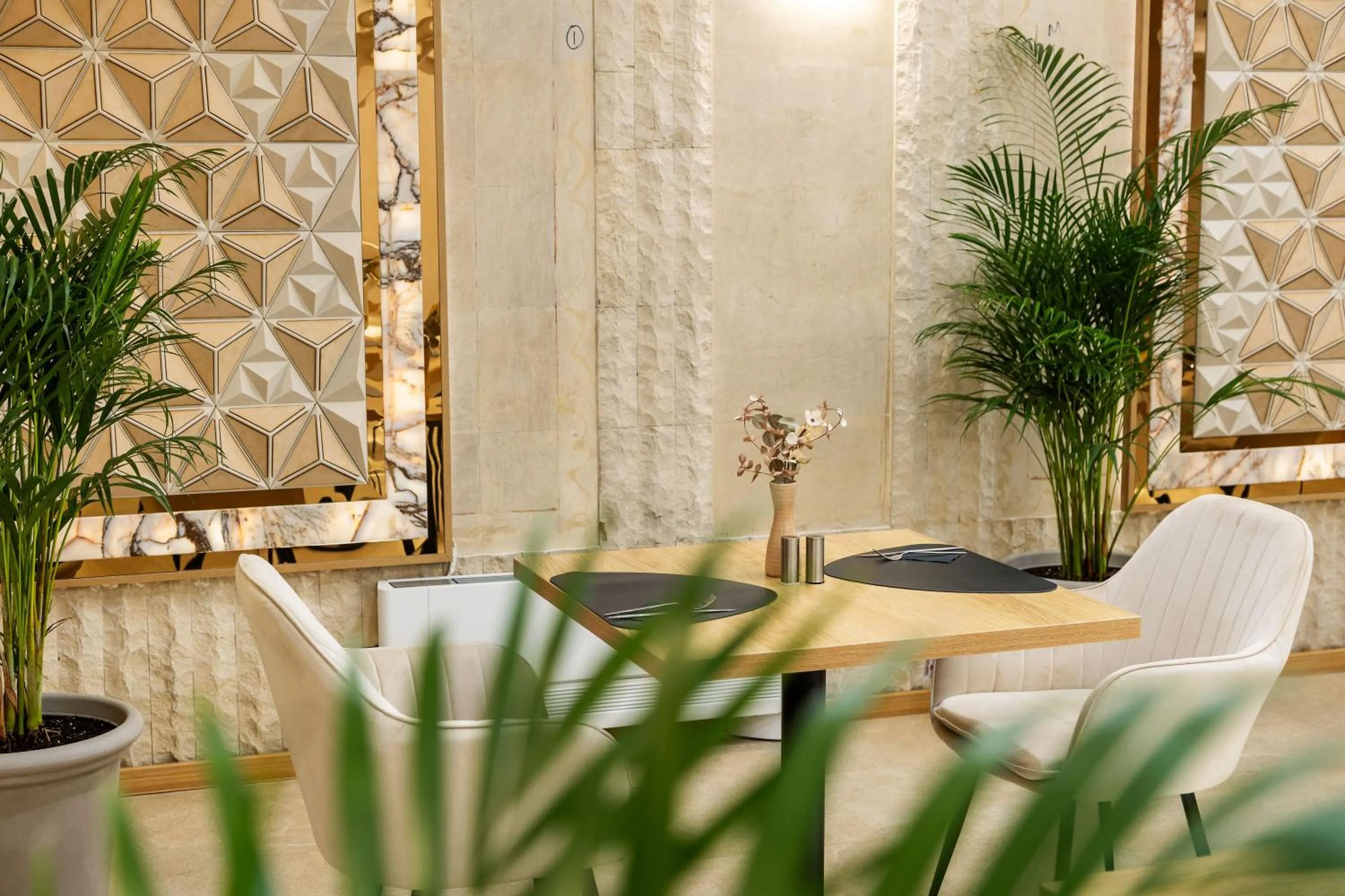 Restaurant/places to eat in AMAR Design Hotel by HMG