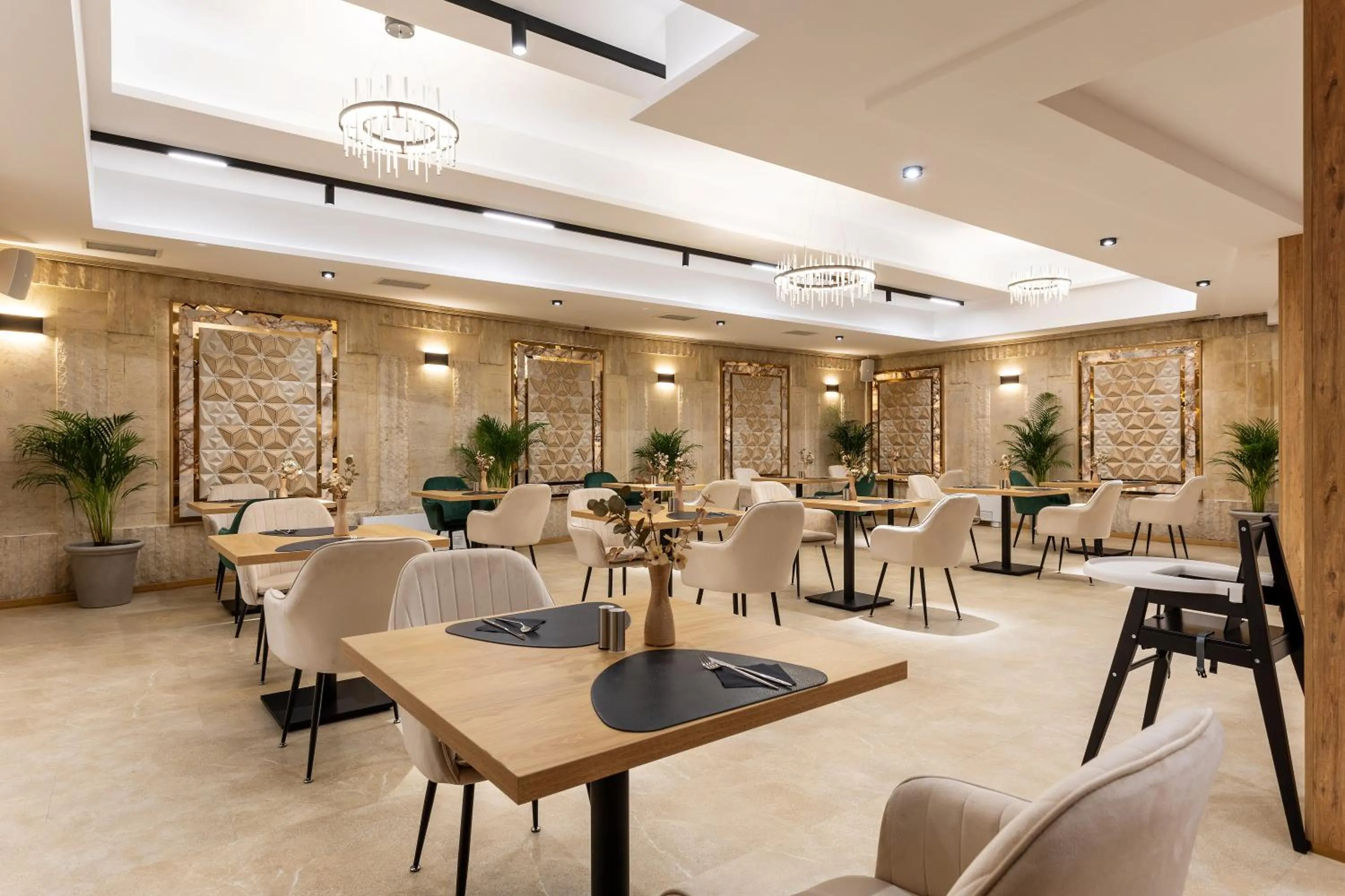 Restaurant/places to eat in AMAR Design Hotel by HMG