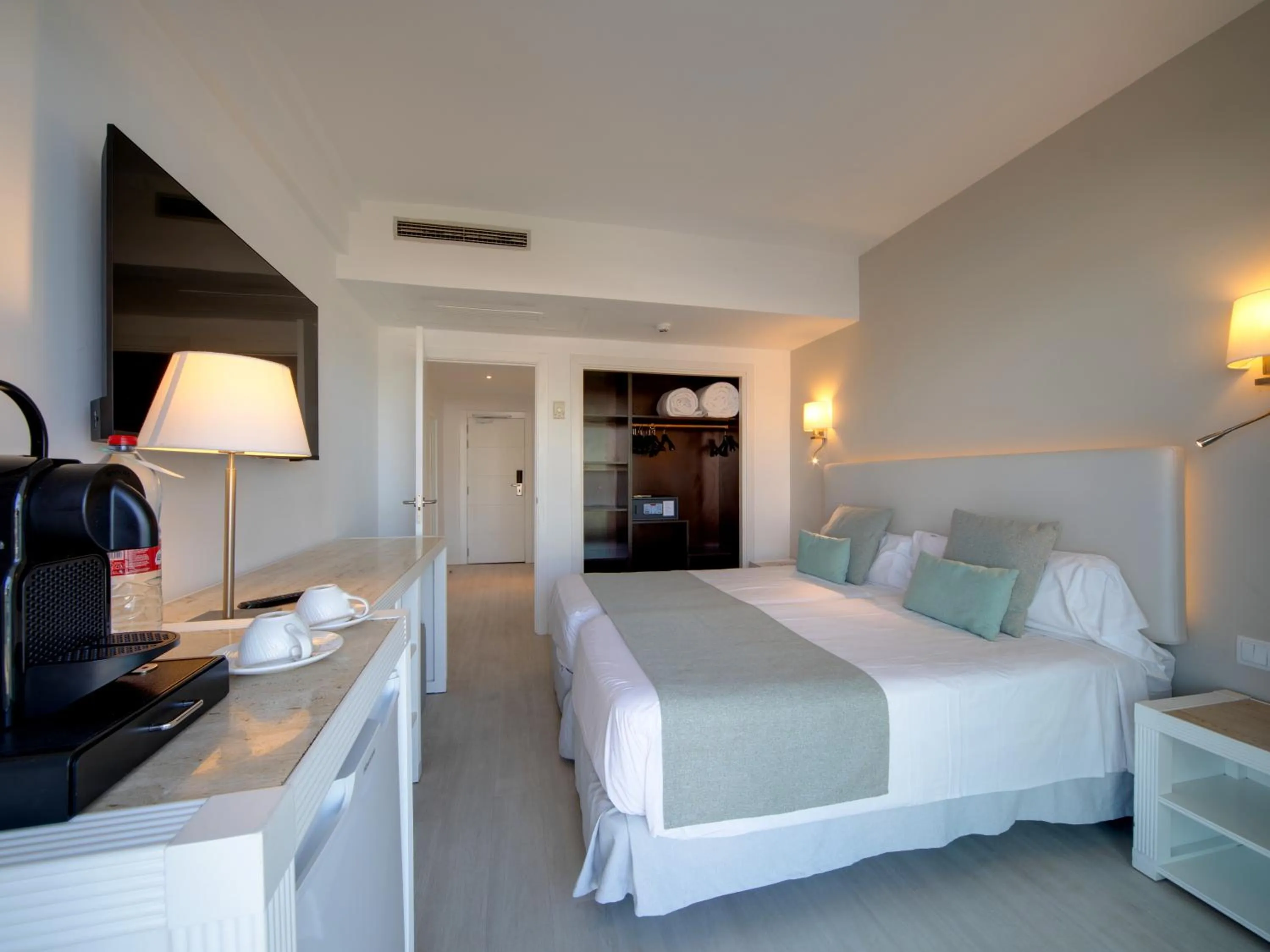 Bed in Playa Esperanza Resort Affiliated by Meliá