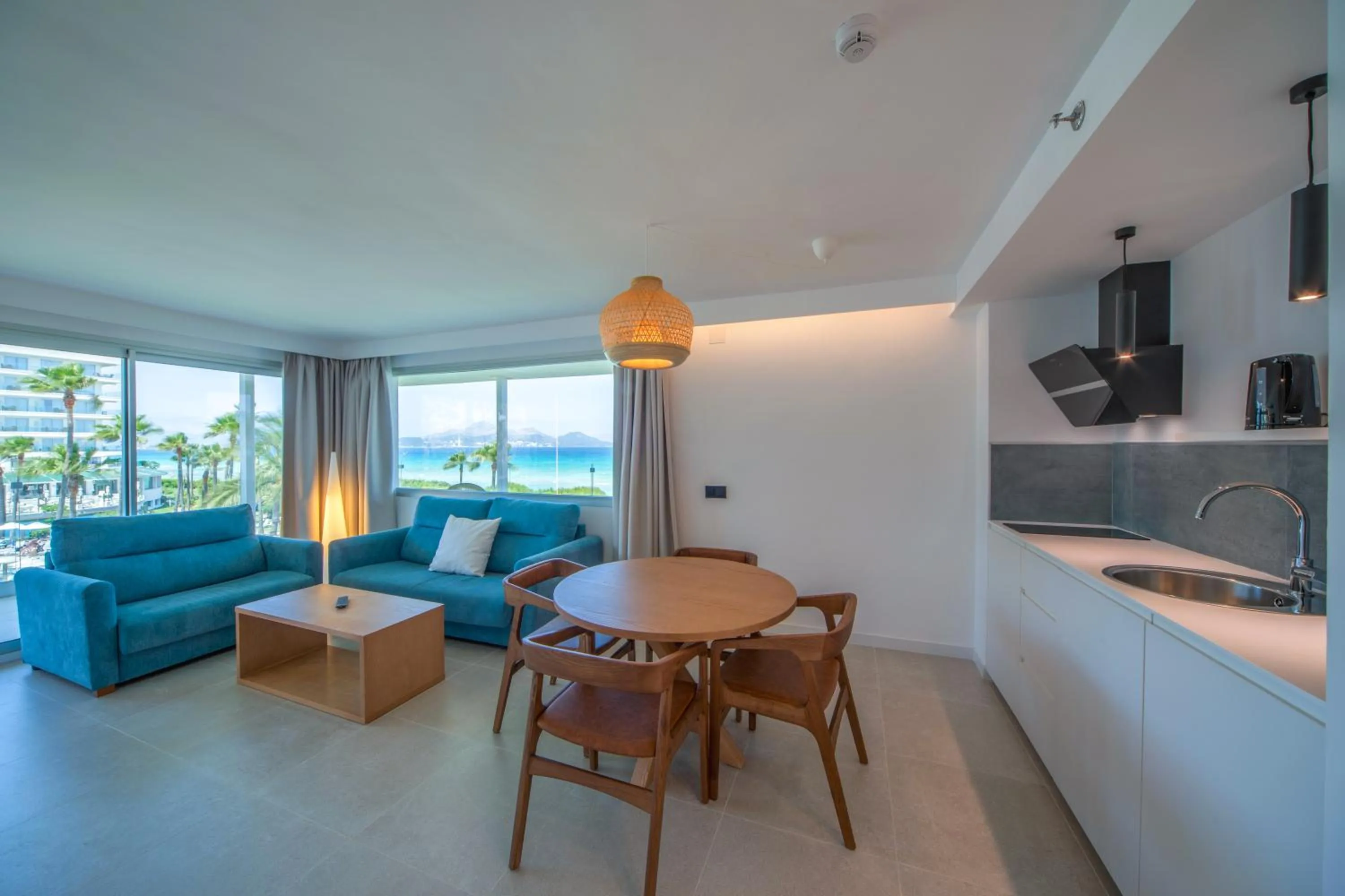 Kitchen or kitchenette in Playa Esperanza Resort Affiliated by Meliá