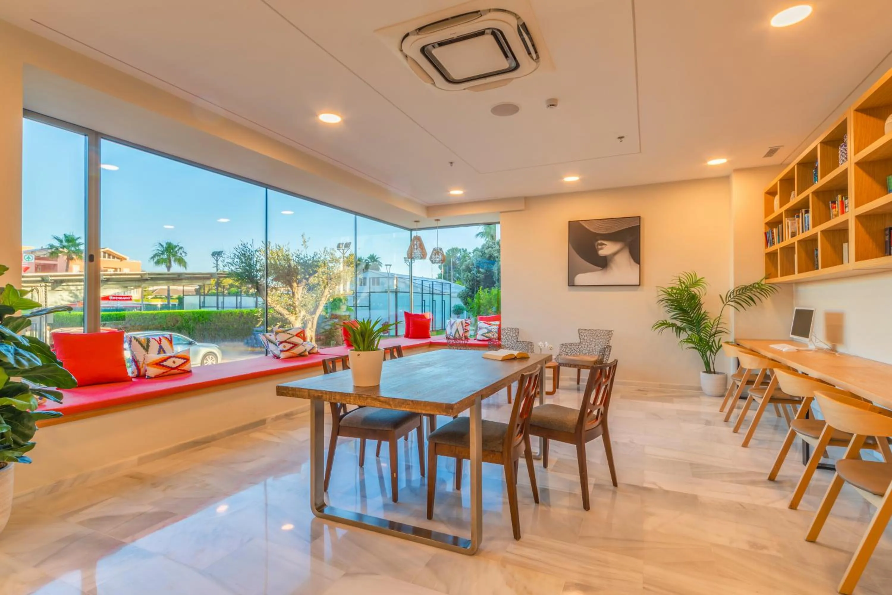 Communal lounge/ TV room in Playa Esperanza Resort Affiliated by Meliá