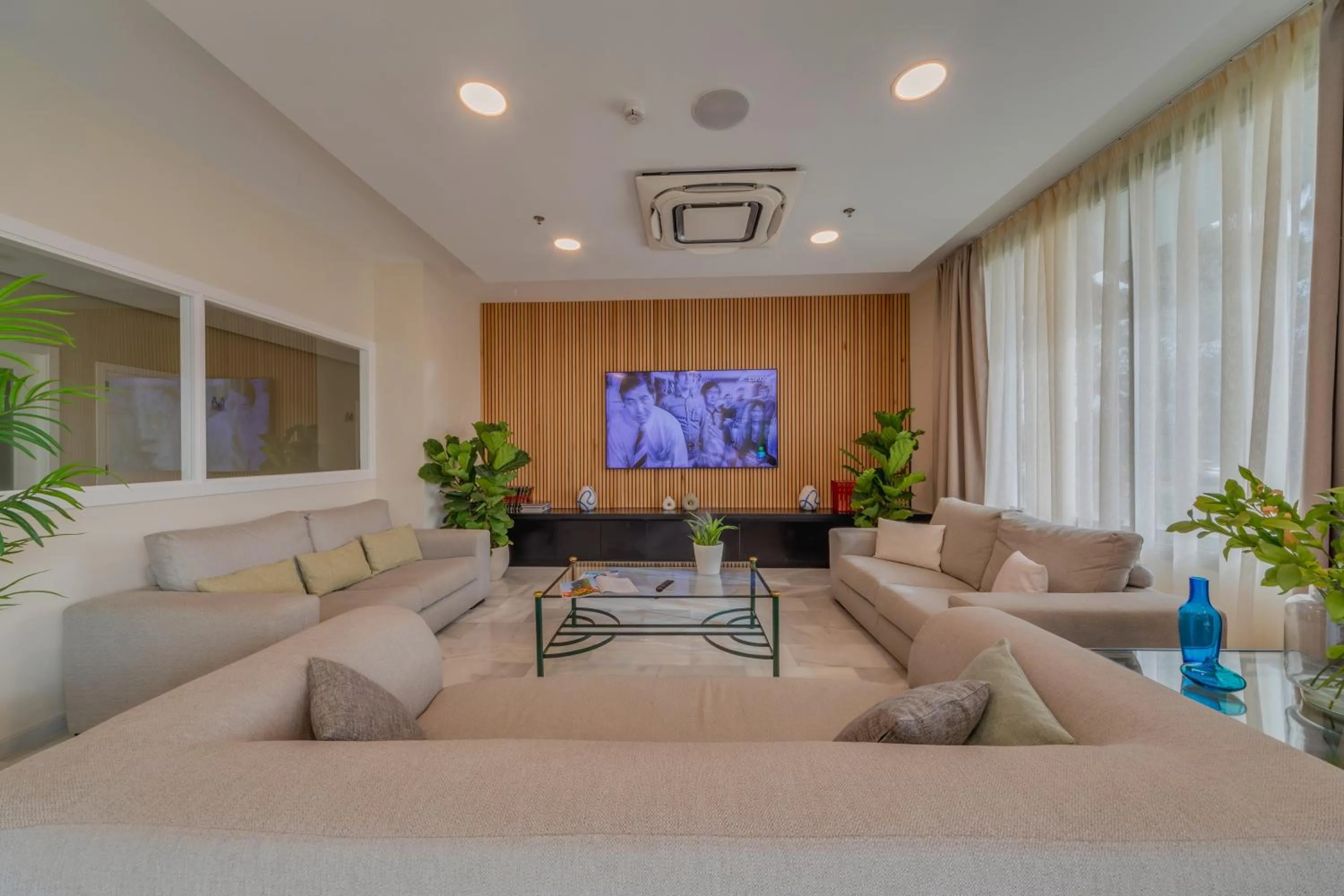 Communal lounge/ TV room in Playa Esperanza Resort Affiliated by Meliá