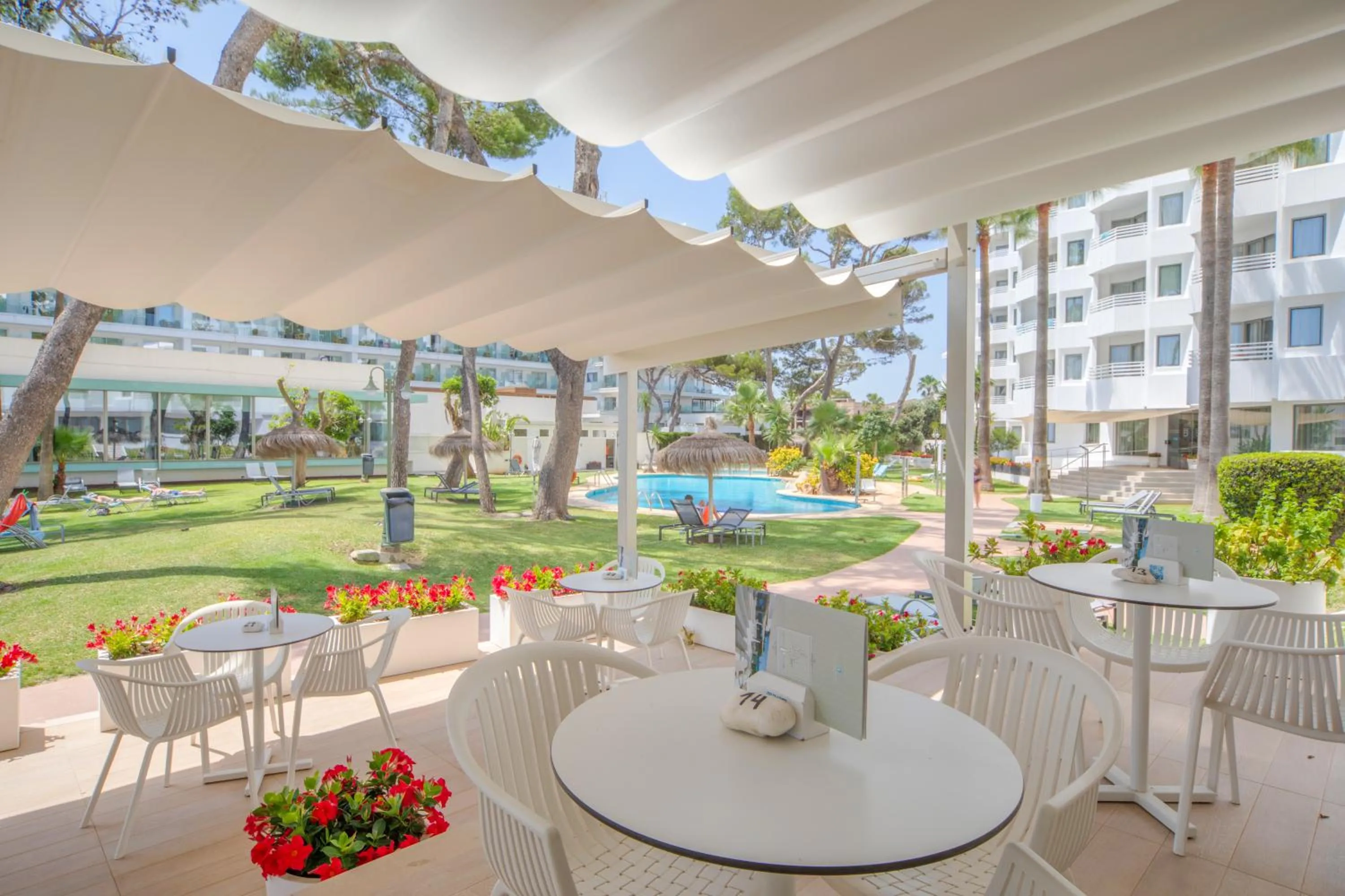 Lounge or bar in Playa Esperanza Resort Affiliated by Meliá