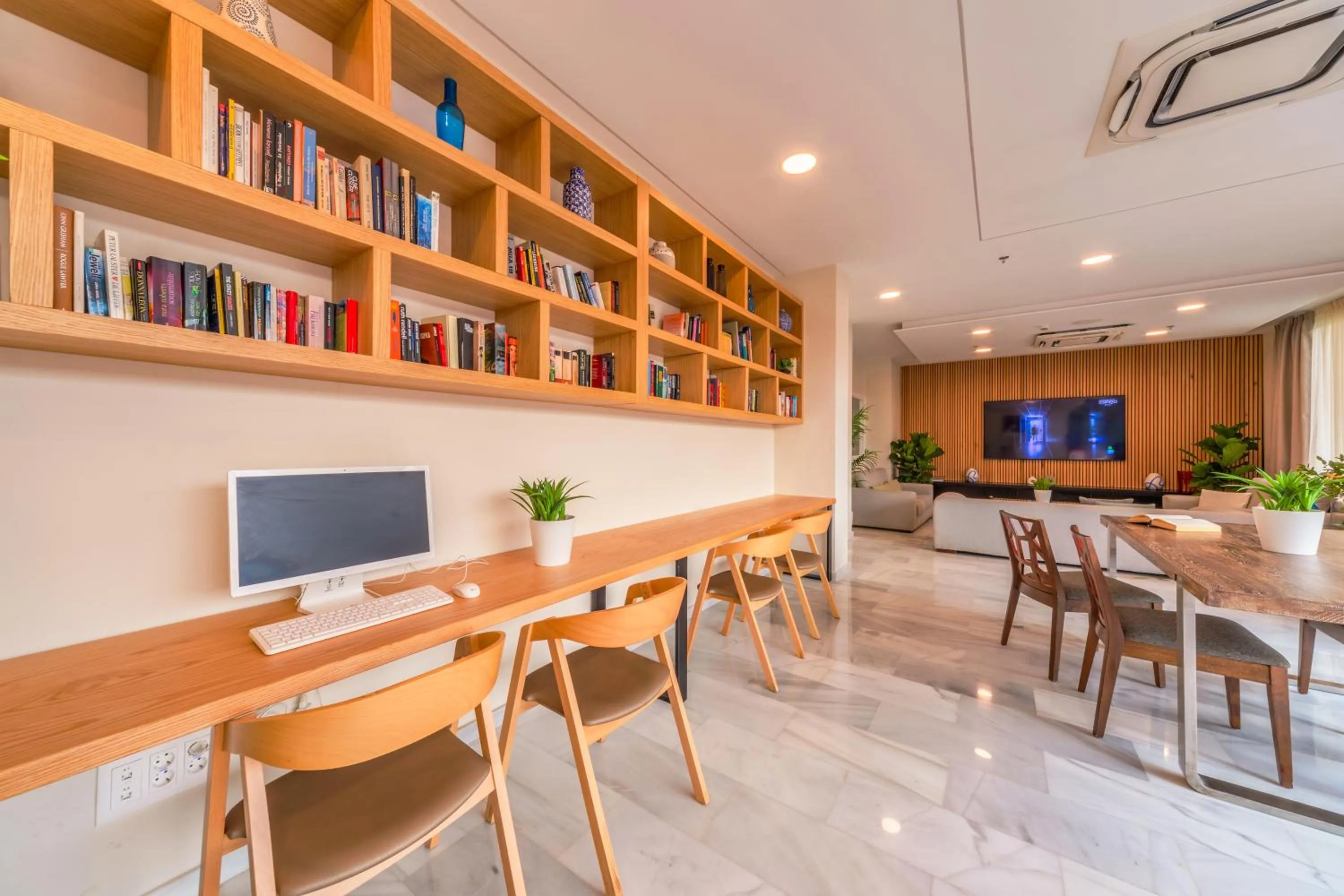 Communal lounge/ TV room in Playa Esperanza Resort Affiliated by Meliá