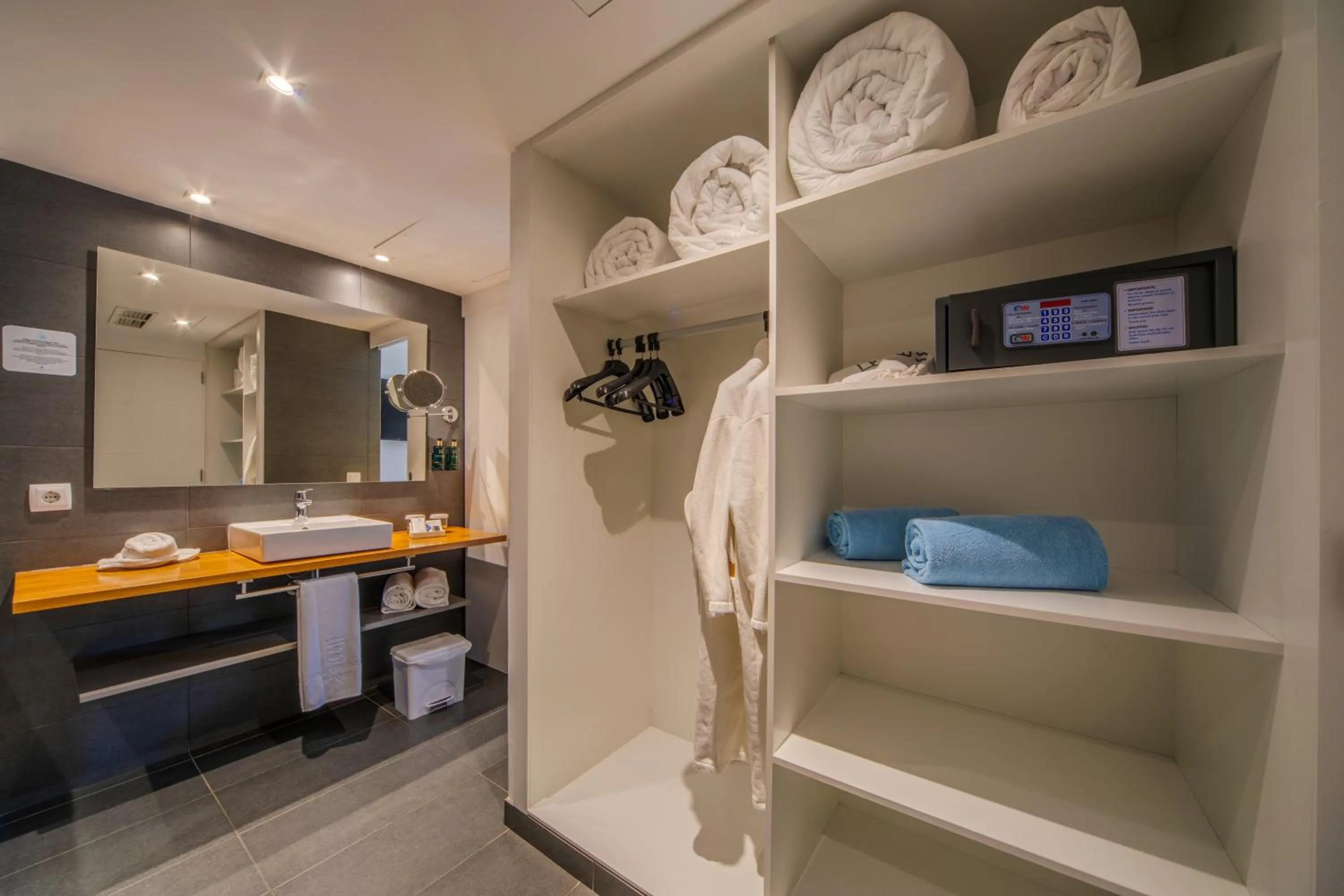 Bathroom in Playa Esperanza Resort Affiliated by Meliá