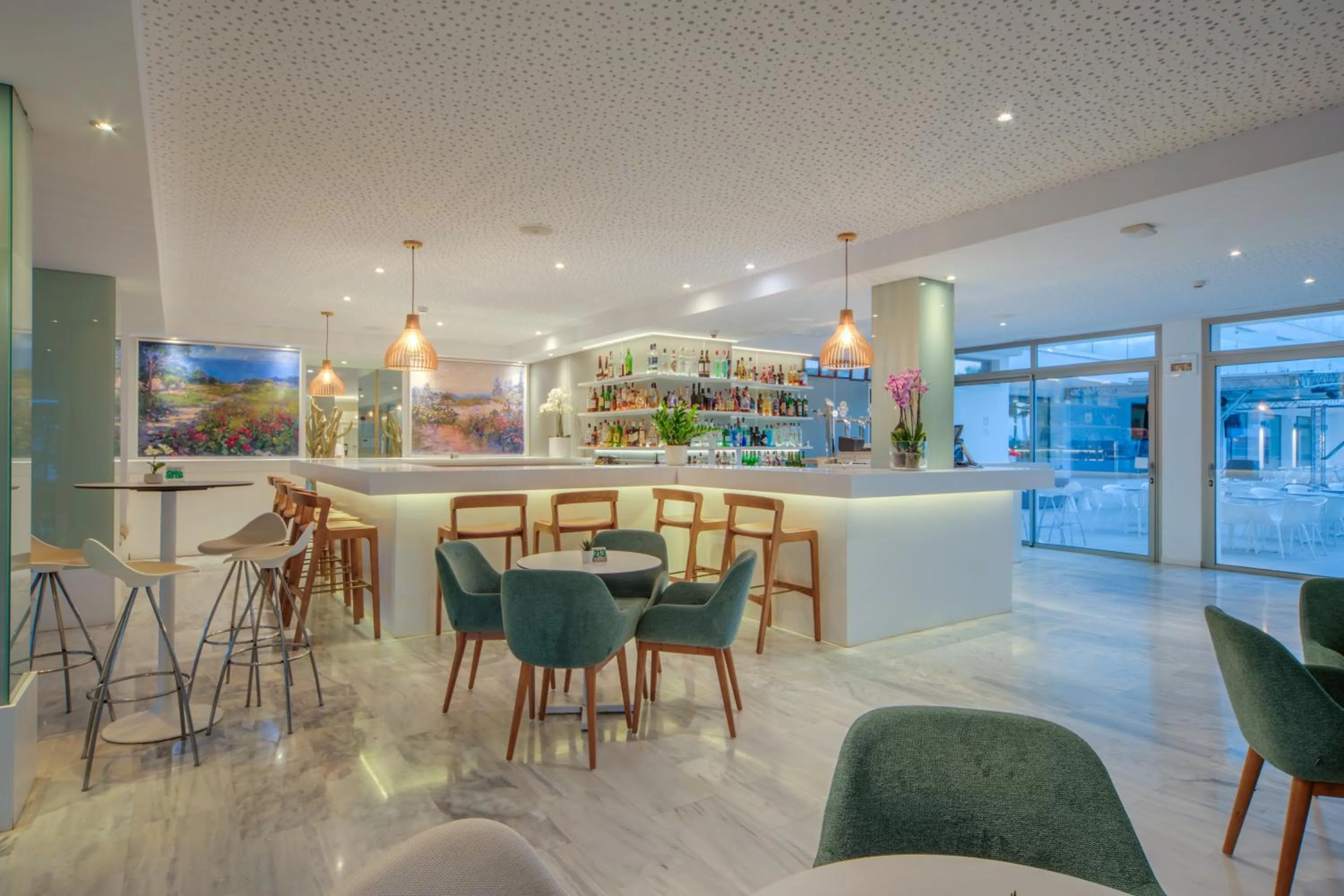 Lounge or bar in Playa Esperanza Resort Affiliated by Meliá