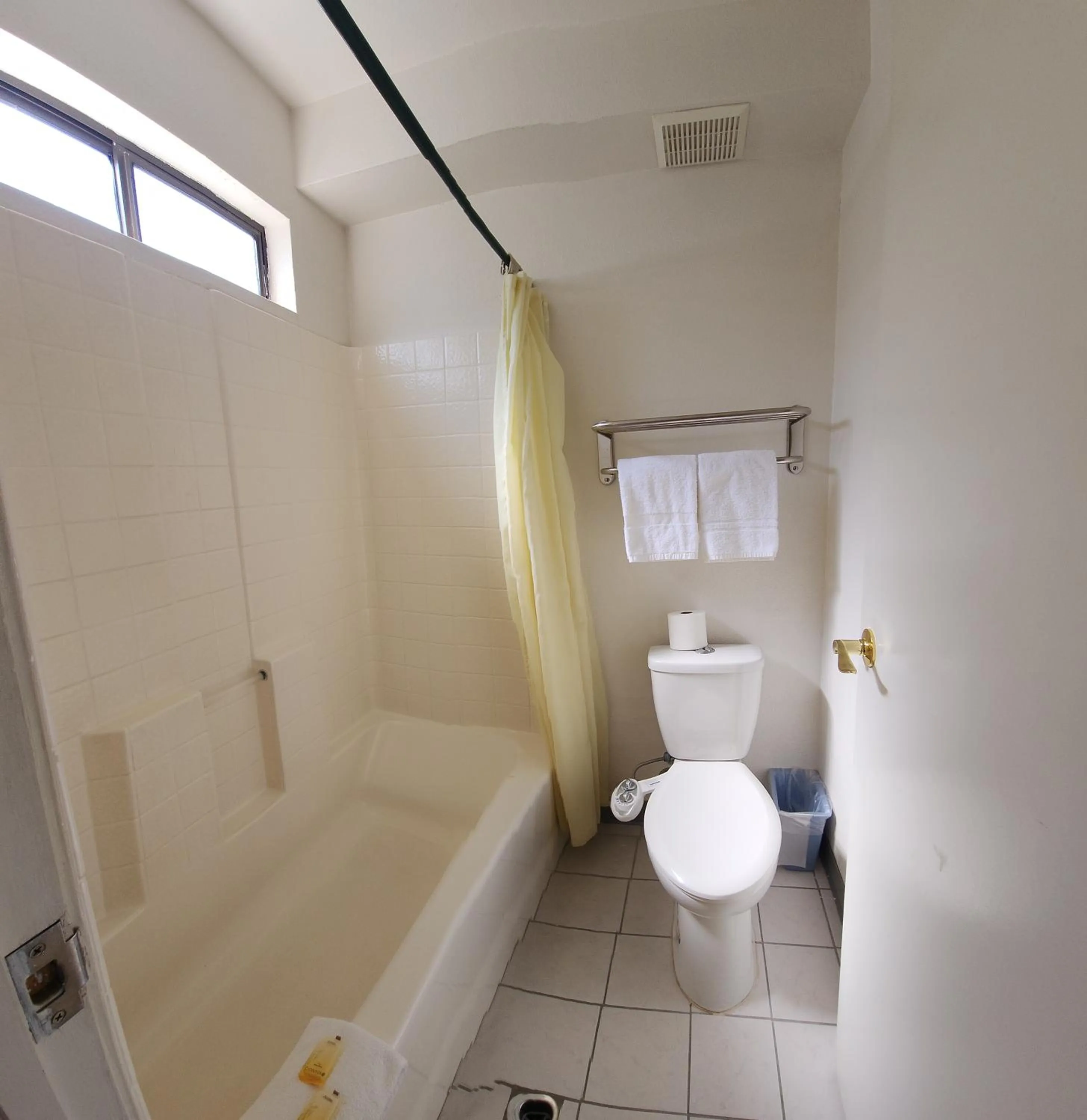 Shower in Formosa Inn