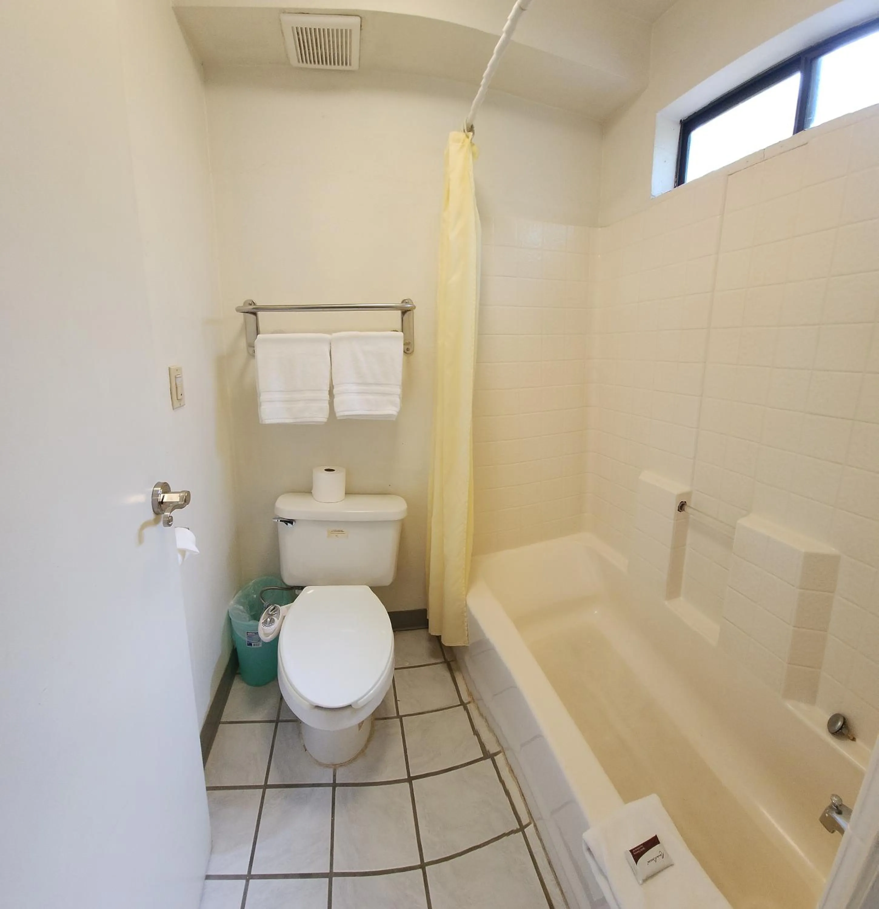 Shower in Formosa Inn