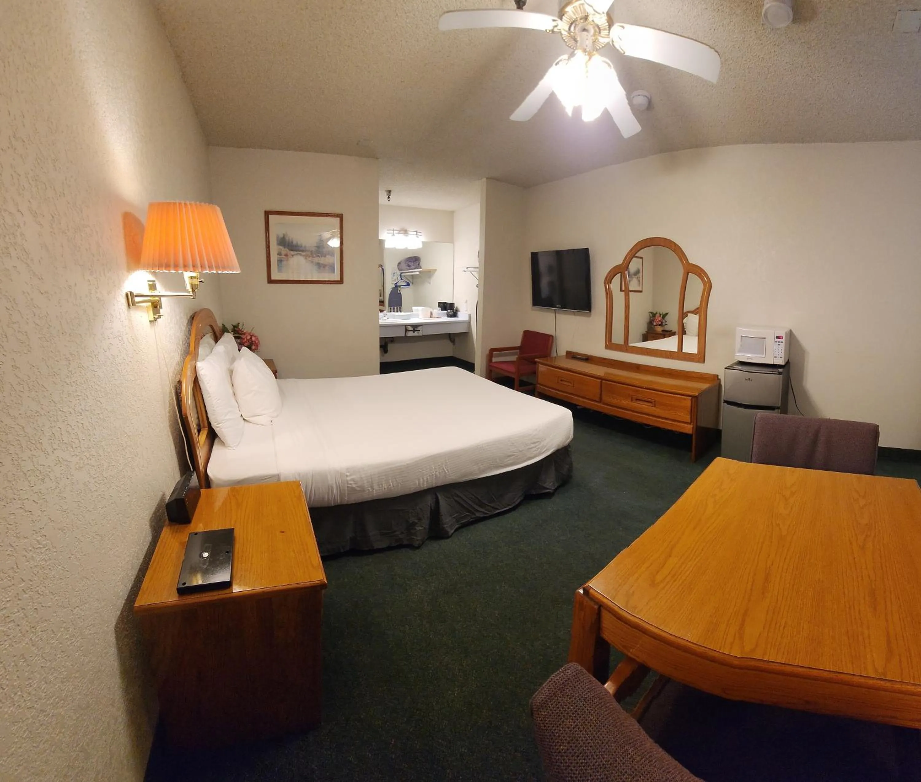 Photo of the whole room, Bed in Formosa Inn