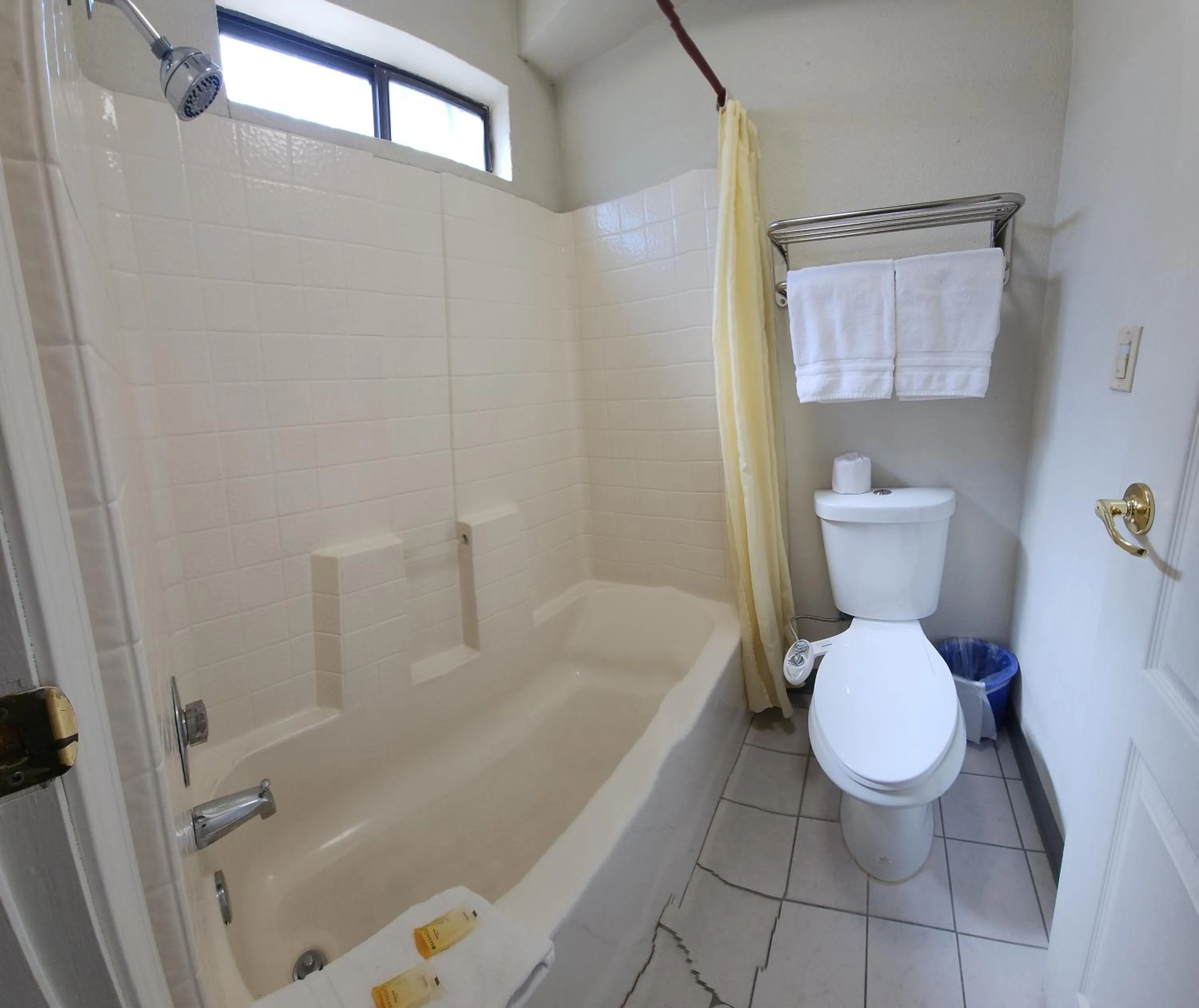 Bathroom in Formosa Inn