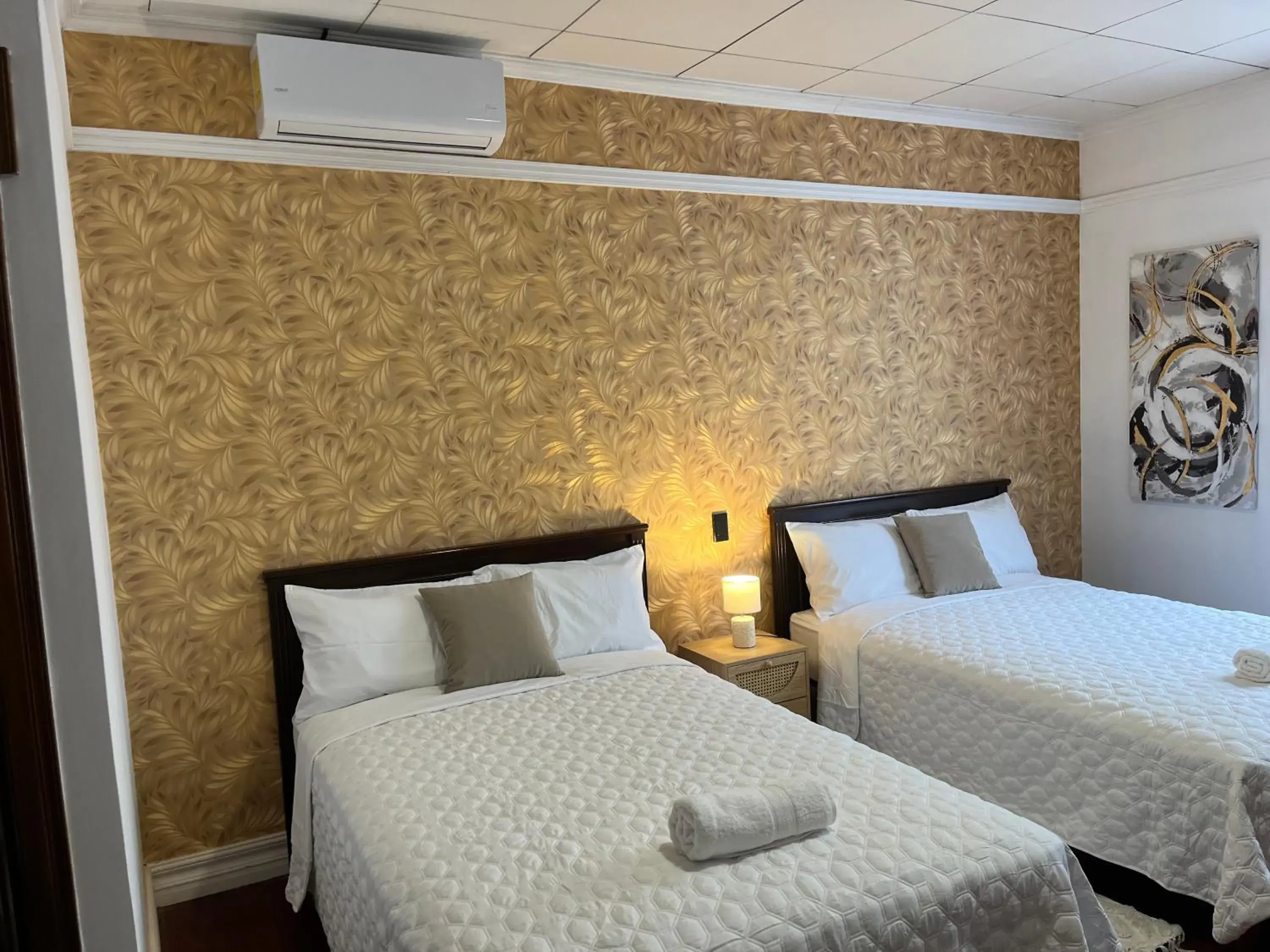 Deluxe Twin Room in The Victorian Hotel Deluxe Twin Room in The Victorian Hotel