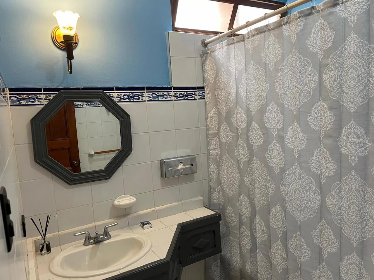 Shower in The Victorian Hotel