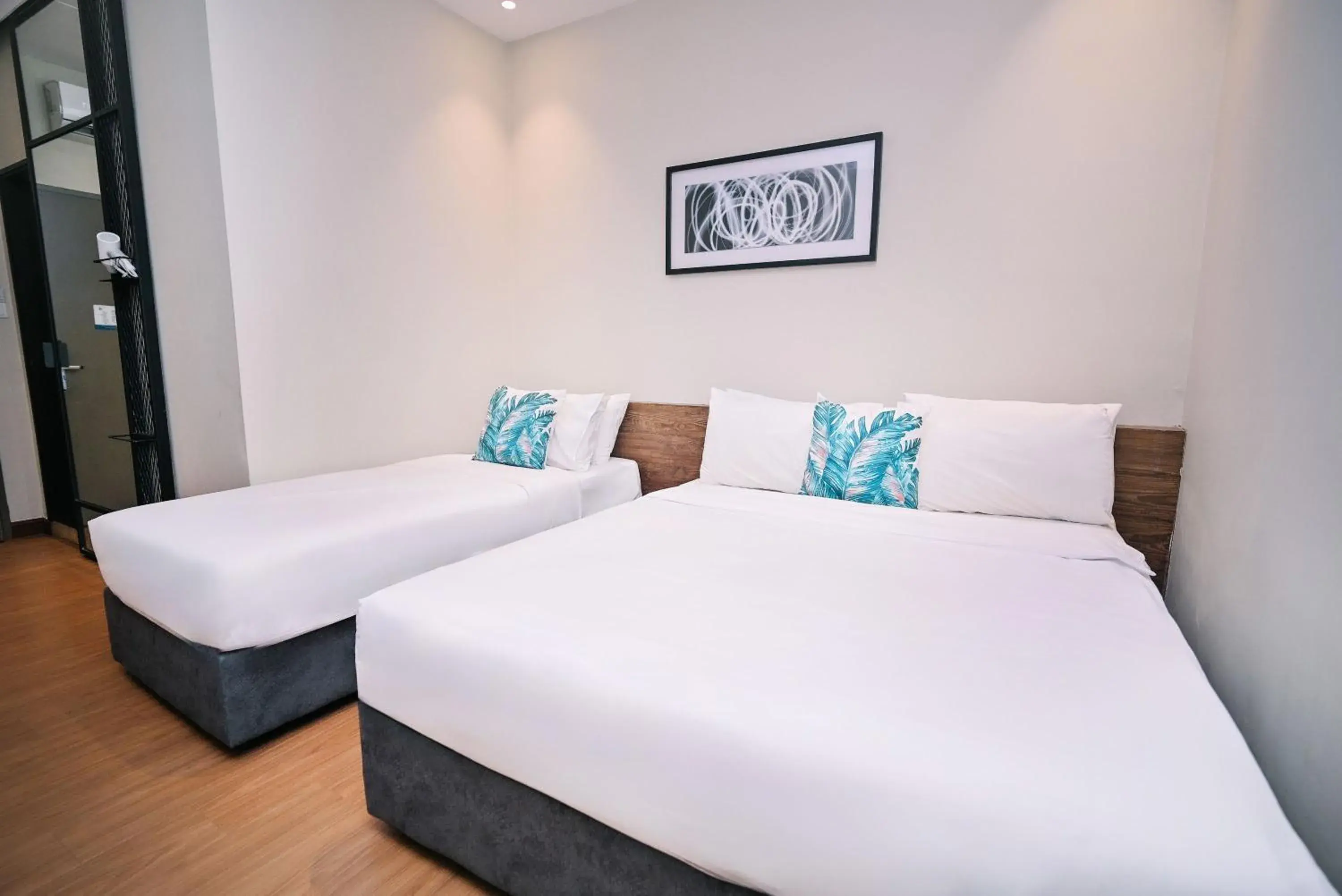 Standard Triple Room in Kingston Hotel 4 - TRX Standard Triple Room in Kingston Hotel 4 - TRX