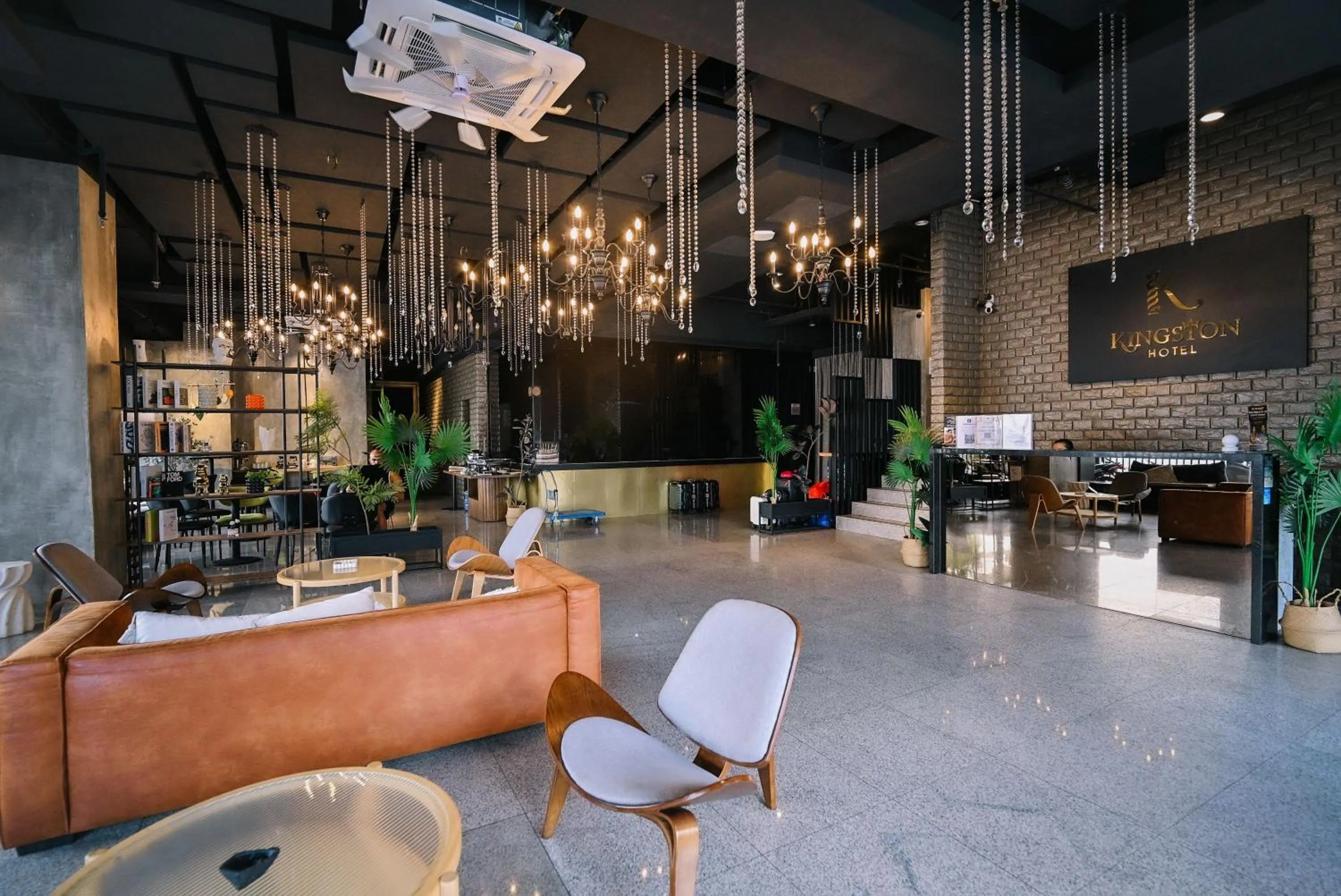 Seating area in Kingston Hotel 4 - TRX