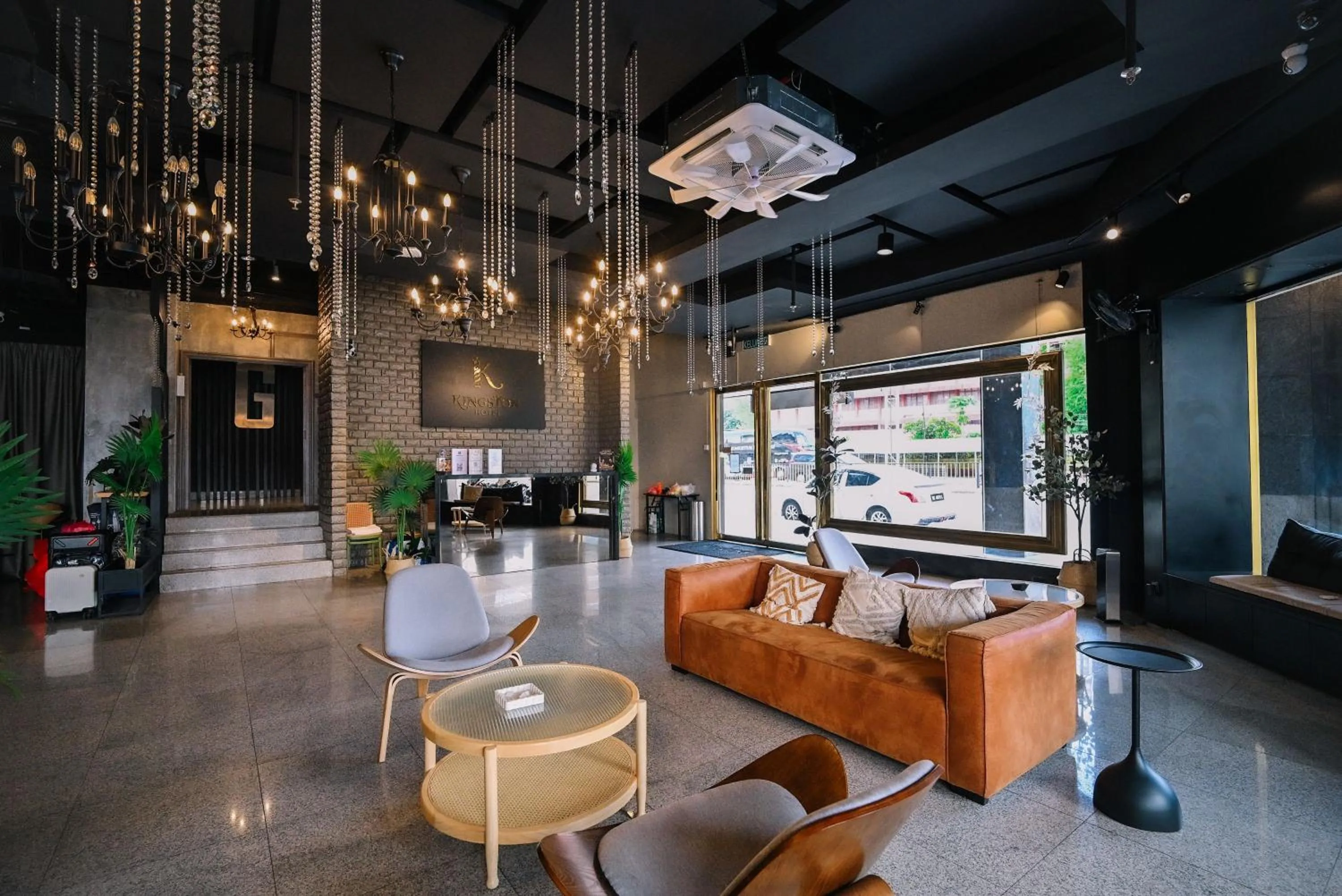 Seating area in Kingston Hotel 4 - TRX