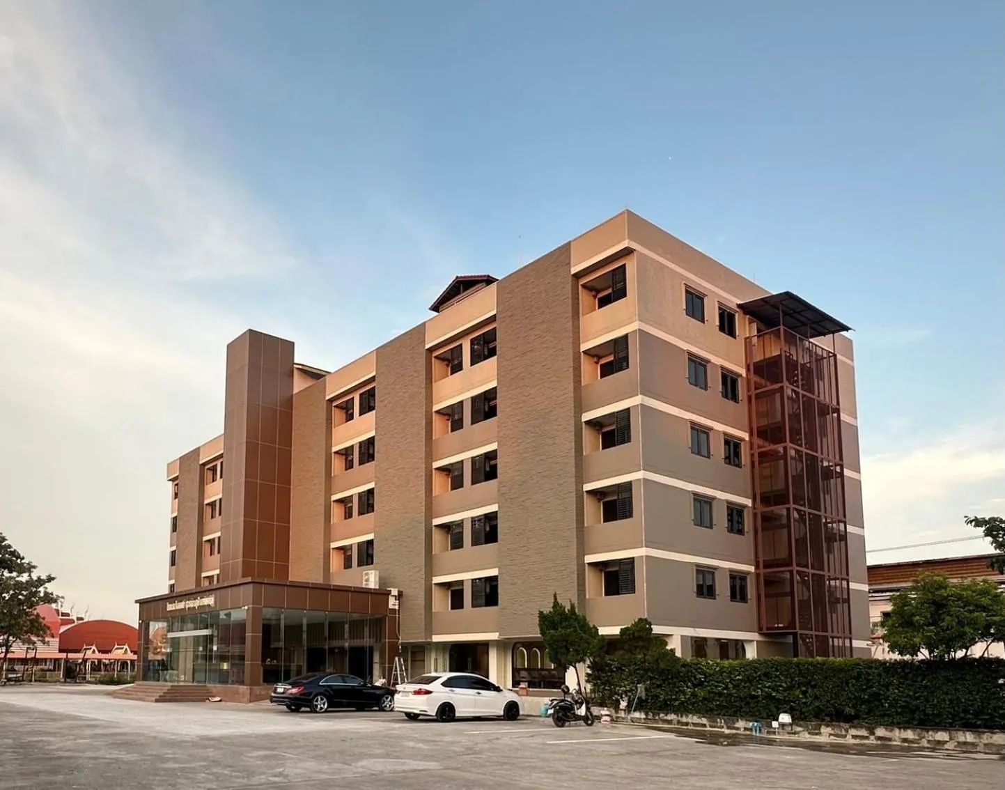 Property building in Miloft Suvarnabhumi Airport Hotel