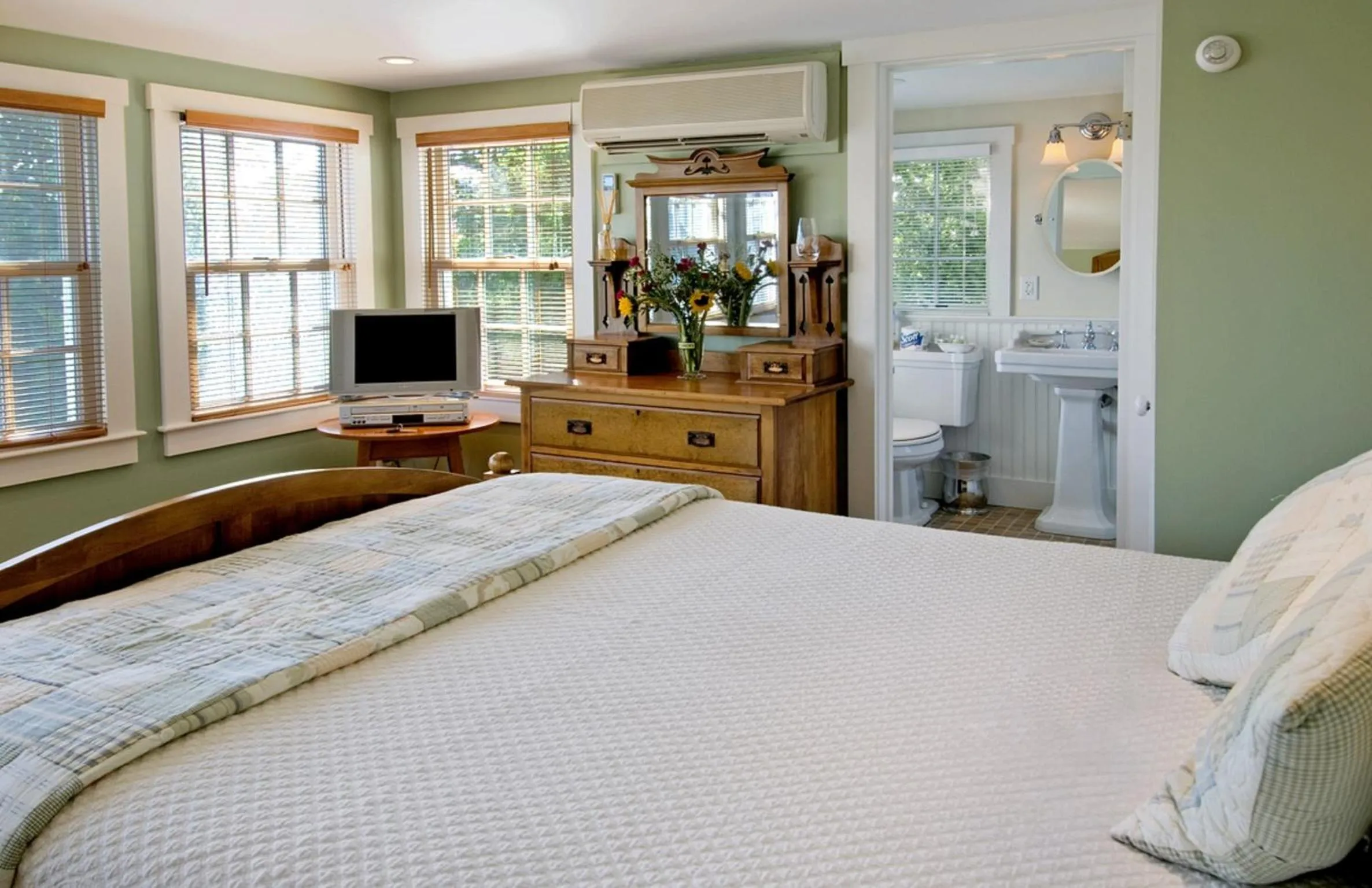 Bedroom, Bed in Revere Guest House