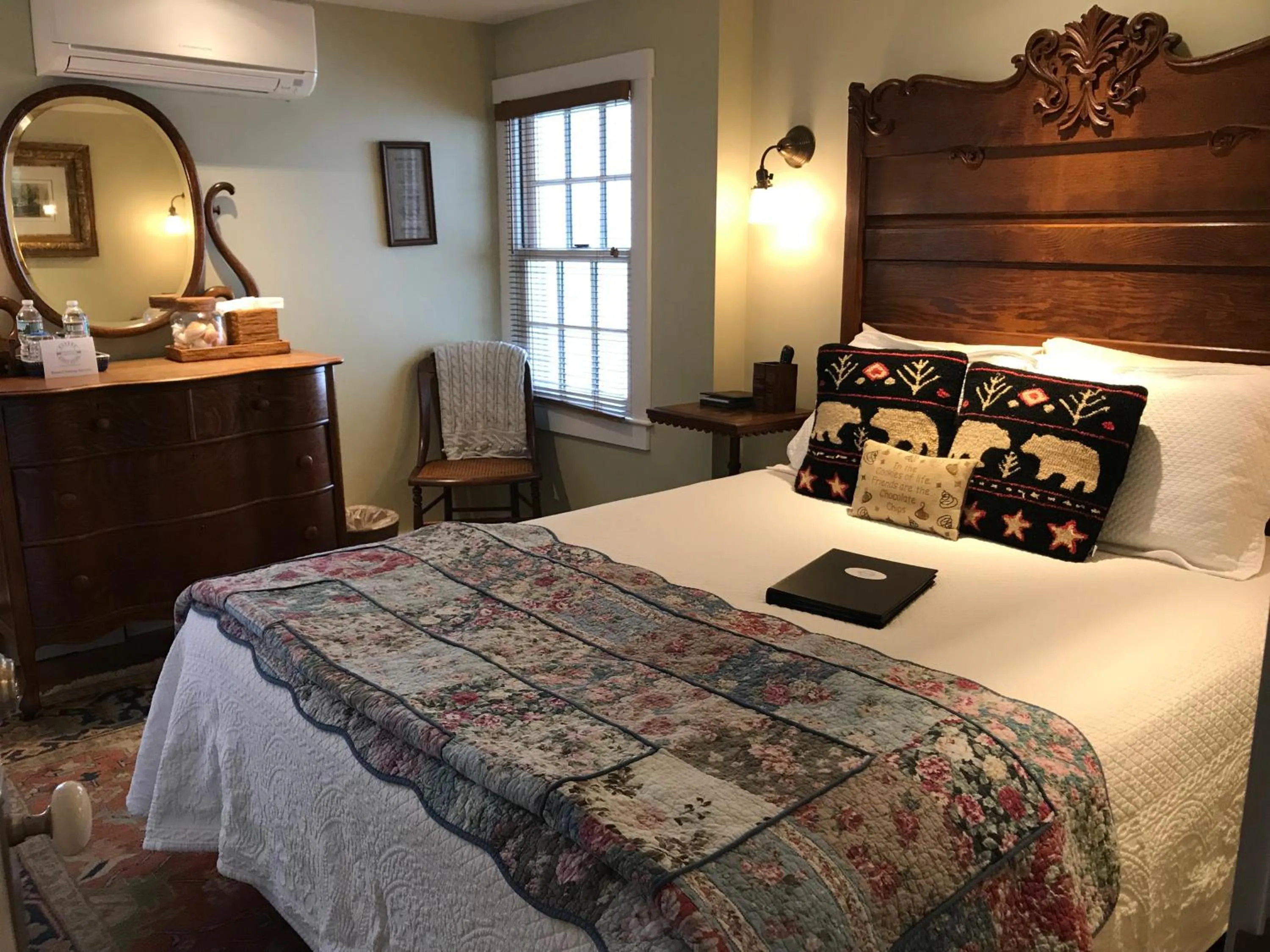 Bedroom, Bed in Revere Guest House