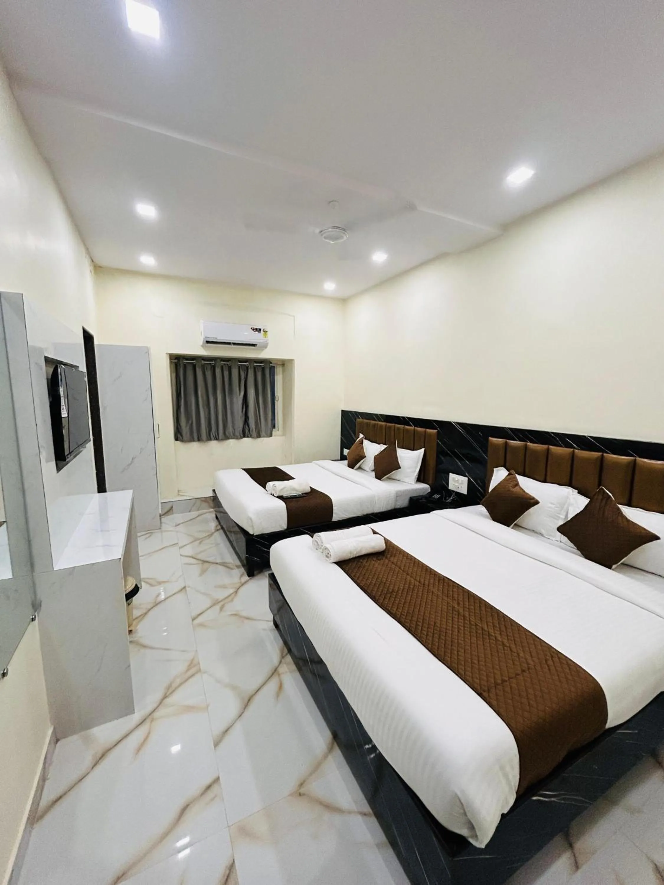 TV and multimedia, Bed in Hotel Rinza Residency