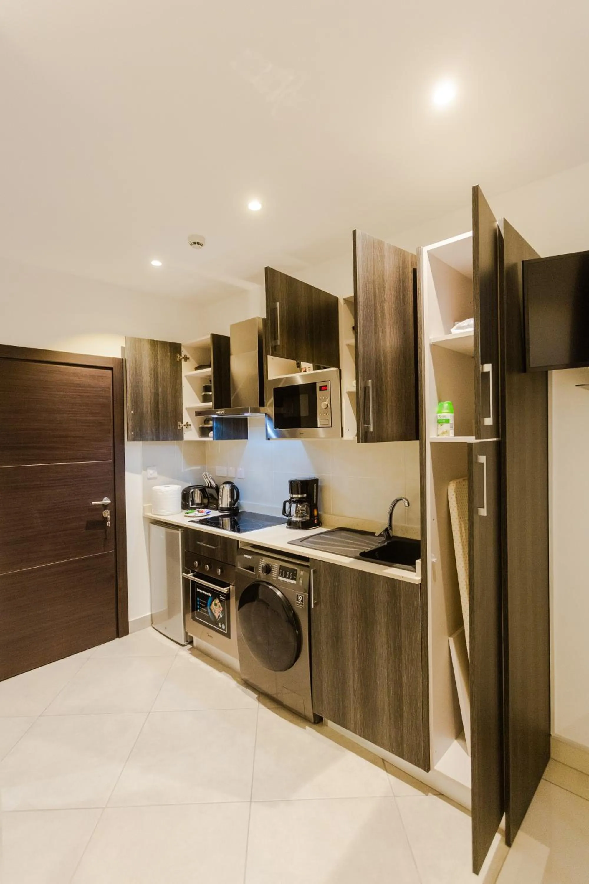 Kitchen or kitchenette in Accra Luxury Apartments at Embassy Gardens