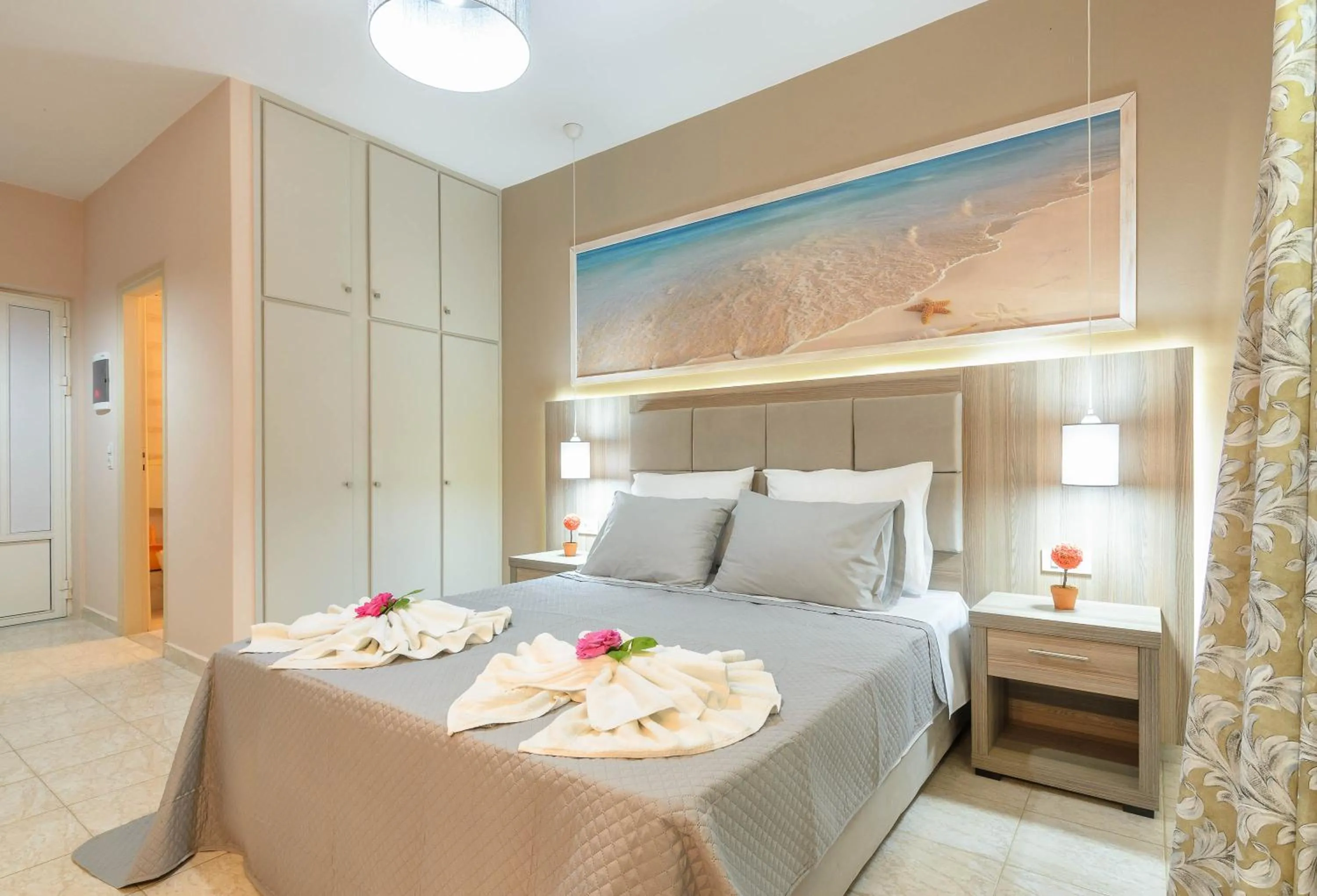 Photo of the whole room, Bed in Artemis Apartments