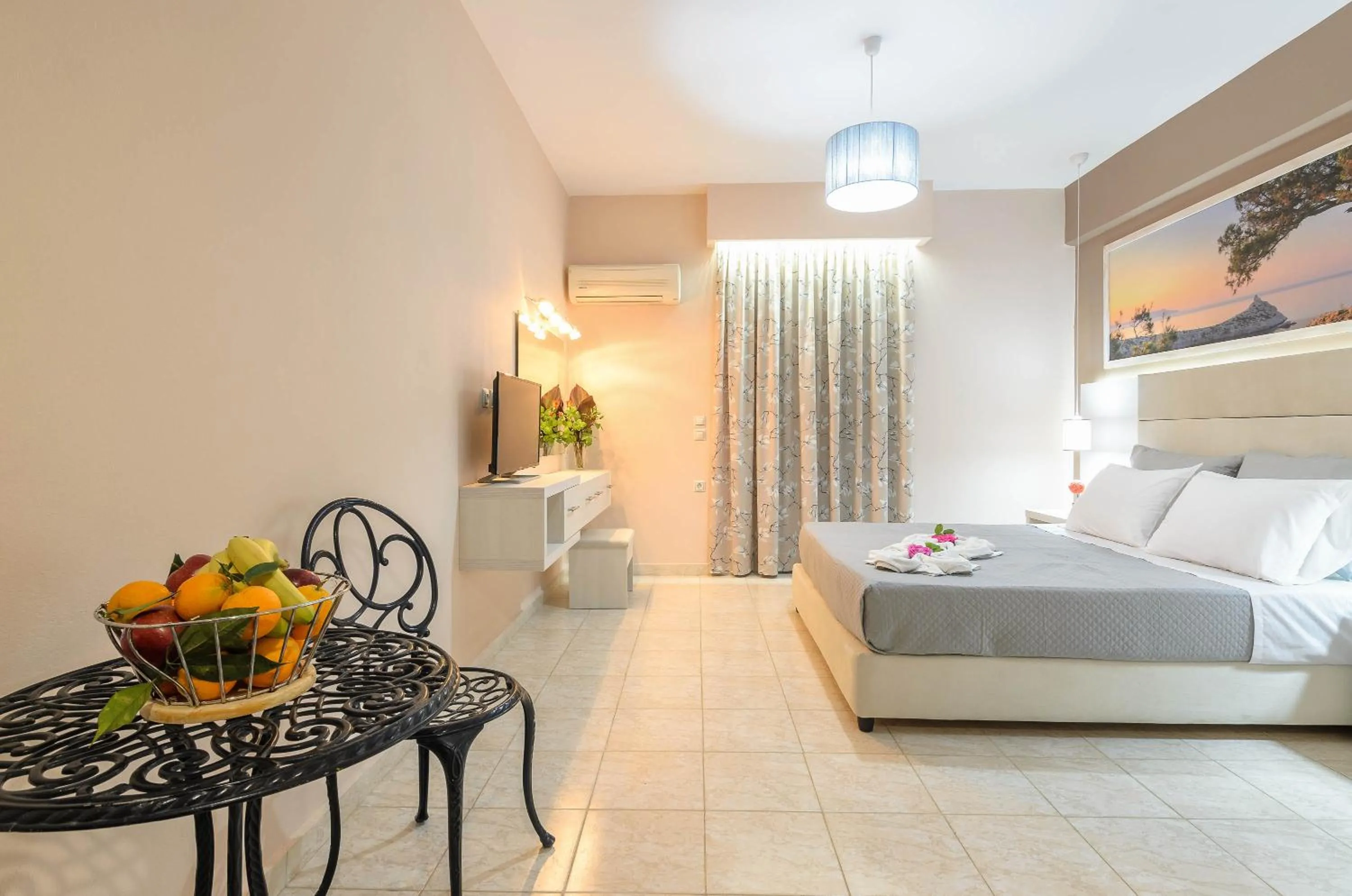 Photo of the whole room, Bed in Artemis Apartments