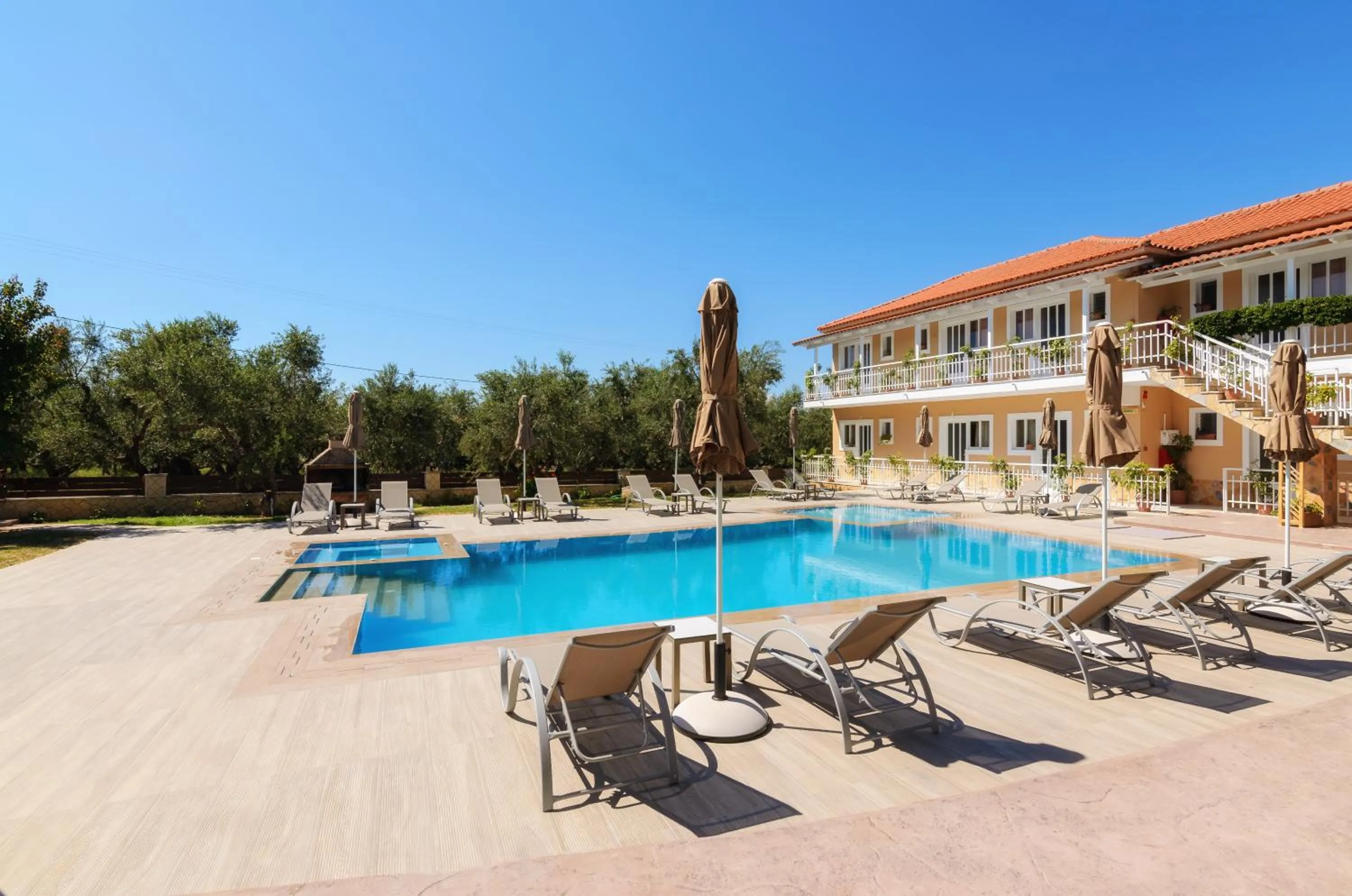 Facade/entrance in Artemis Apartments