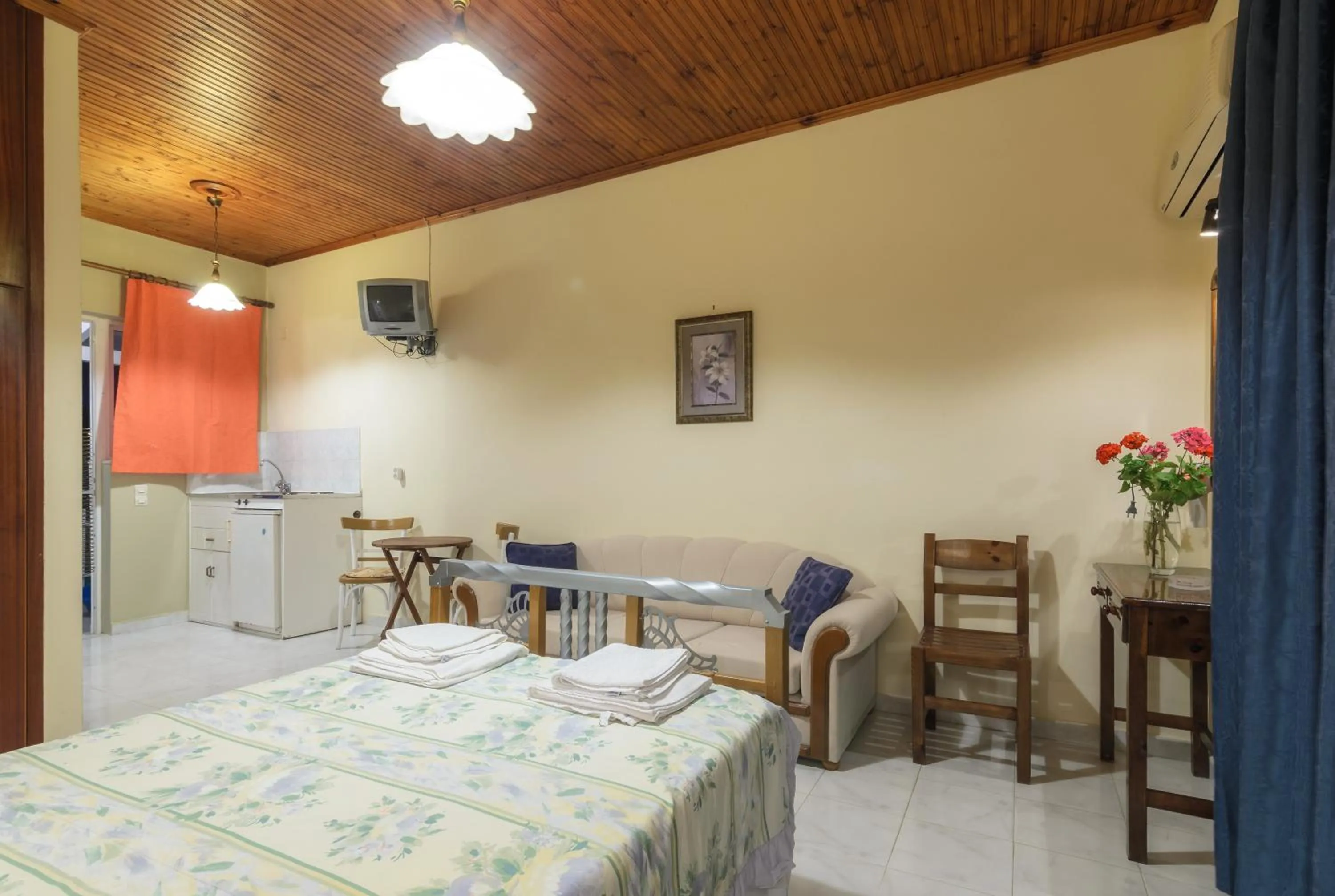 Coffee/tea facilities, Bed in Artemis Apartments