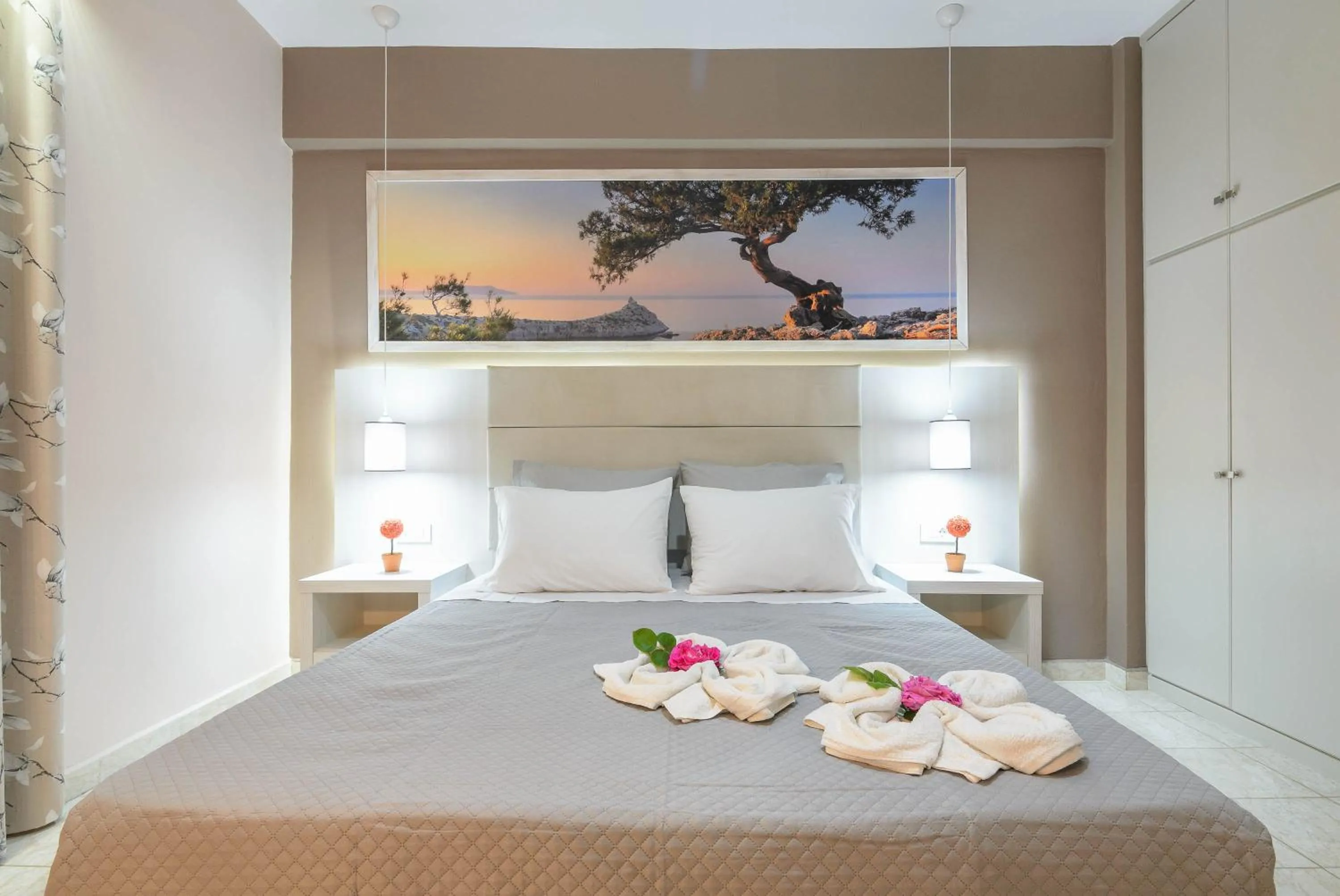 Photo of the whole room, Bed in Artemis Apartments