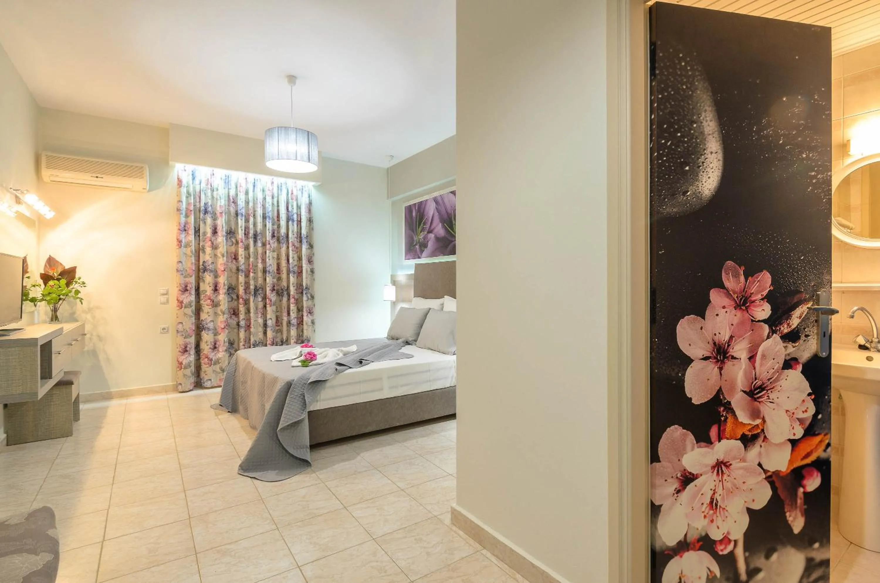 Photo of the whole room, Bed in Artemis Apartments