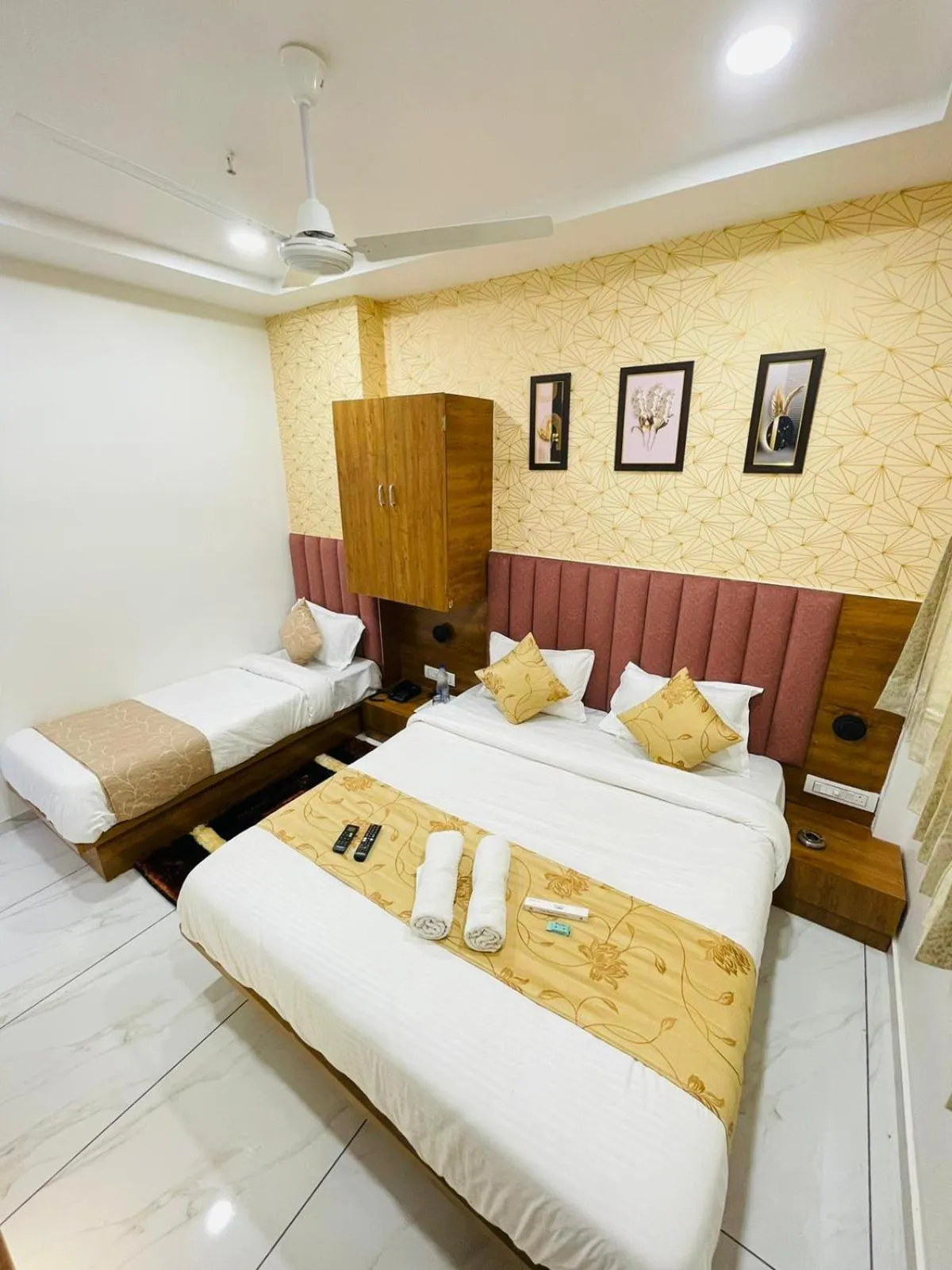 Photo of the whole room, Bed in Hotel Avenue Sky