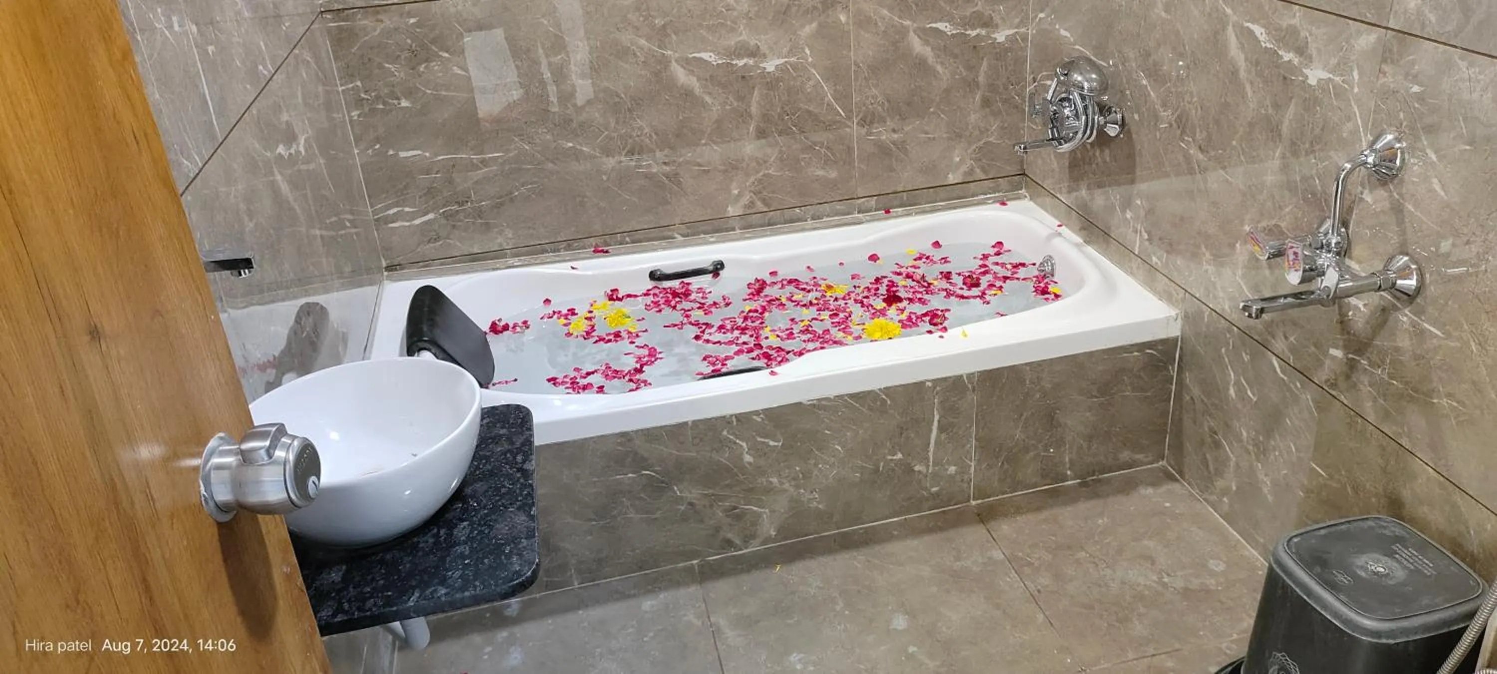 Bath in Hotel Avenue Sky