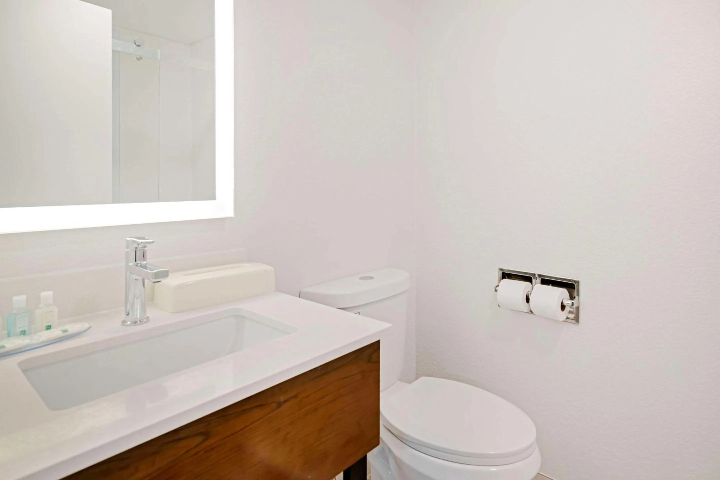 Bedroom in Quality Inn Lebanon - Hanover