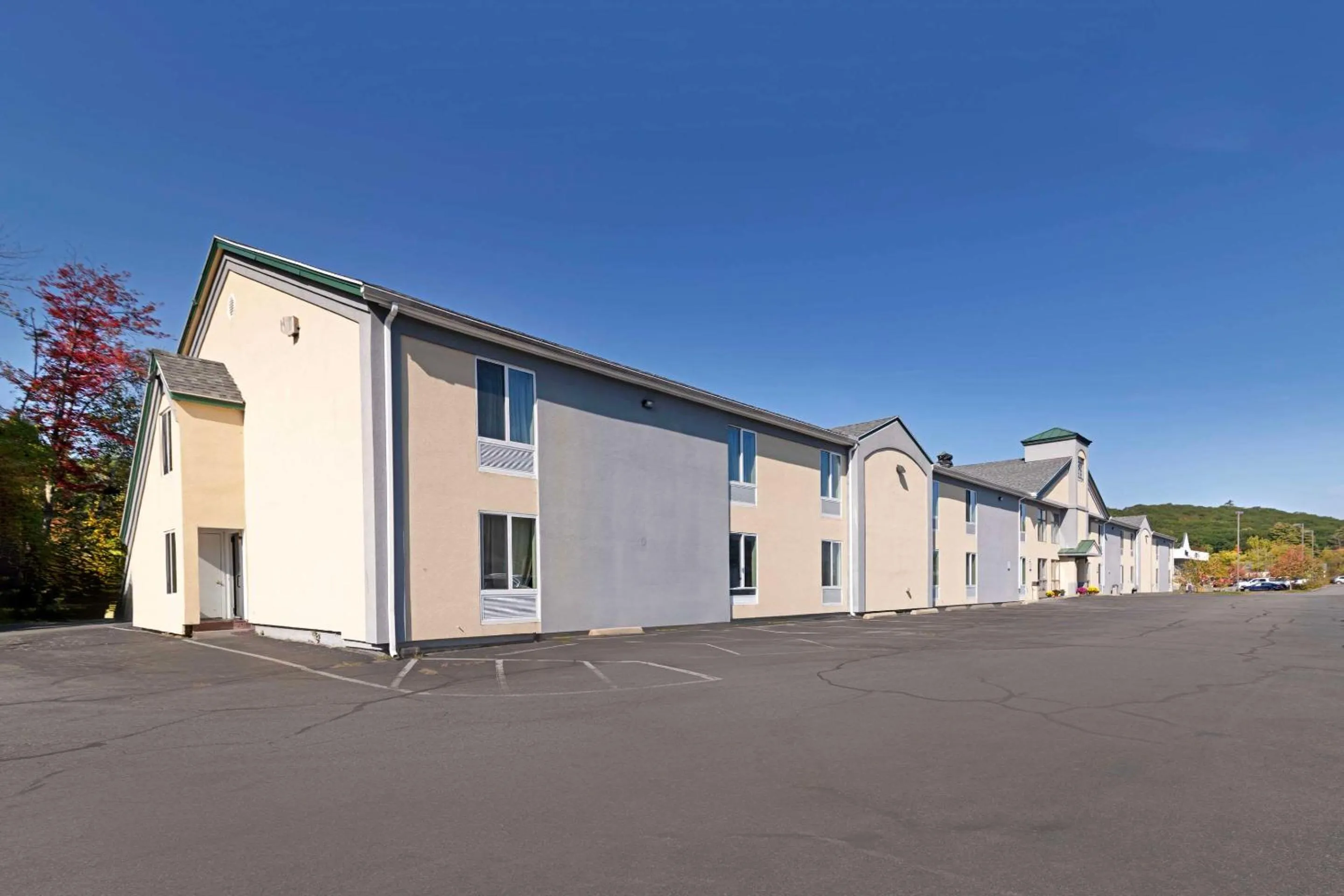 Property building in Quality Inn Lebanon - Hanover