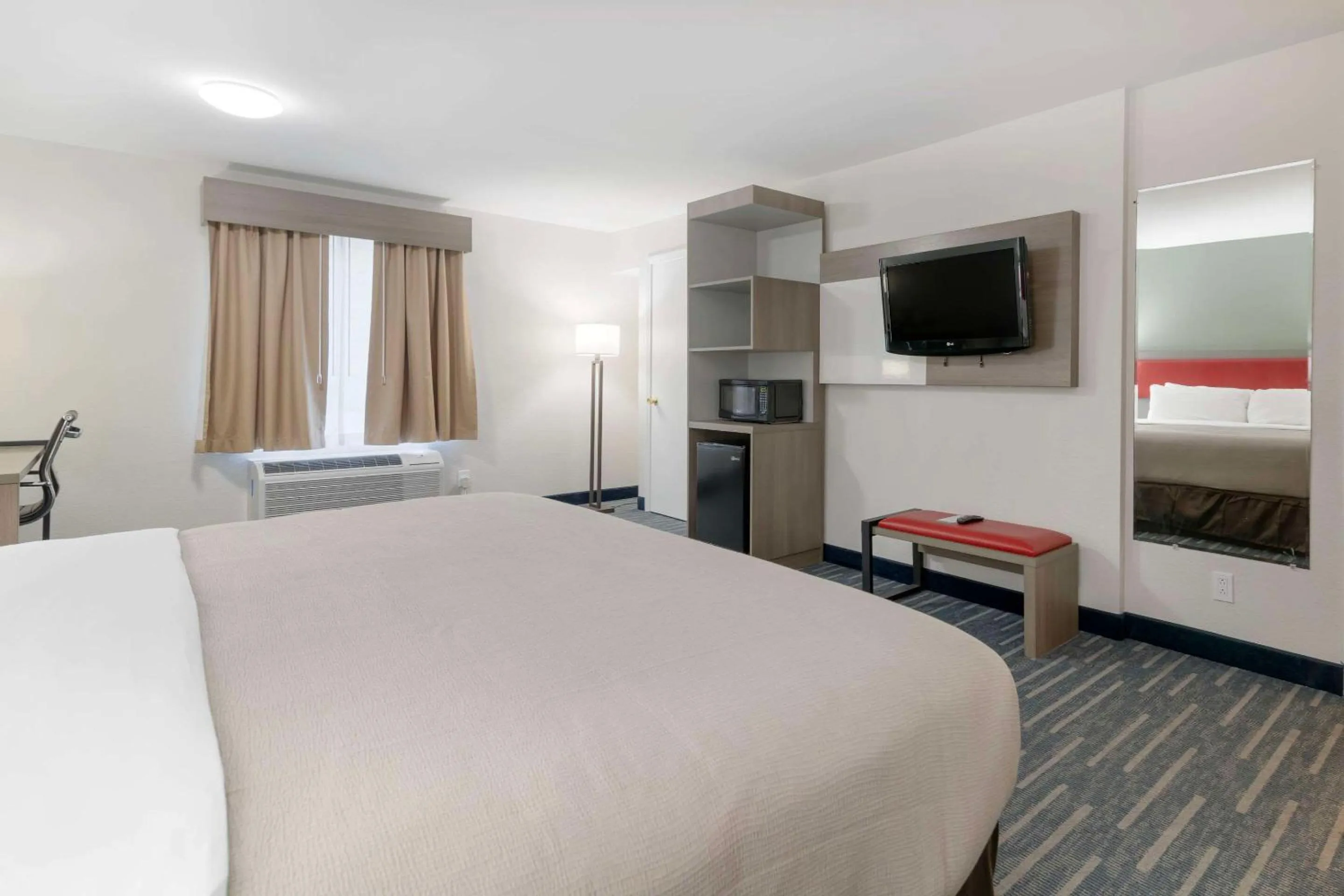 Bedroom, Bed in Quality Inn Lebanon - Hanover